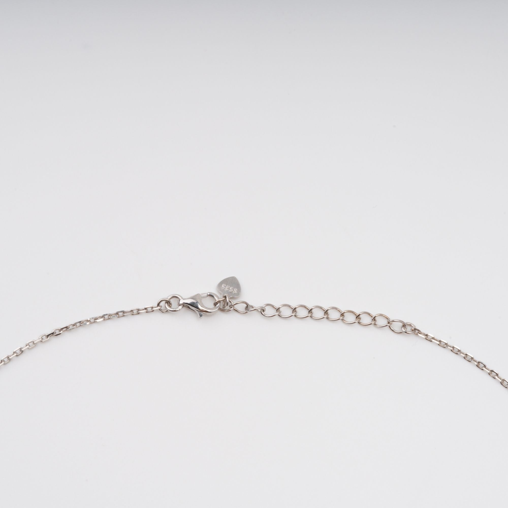 قلادة جيانيتا من الفضة الإسترلينية مزينة بأحجار كريمة مربعة بنفسجية