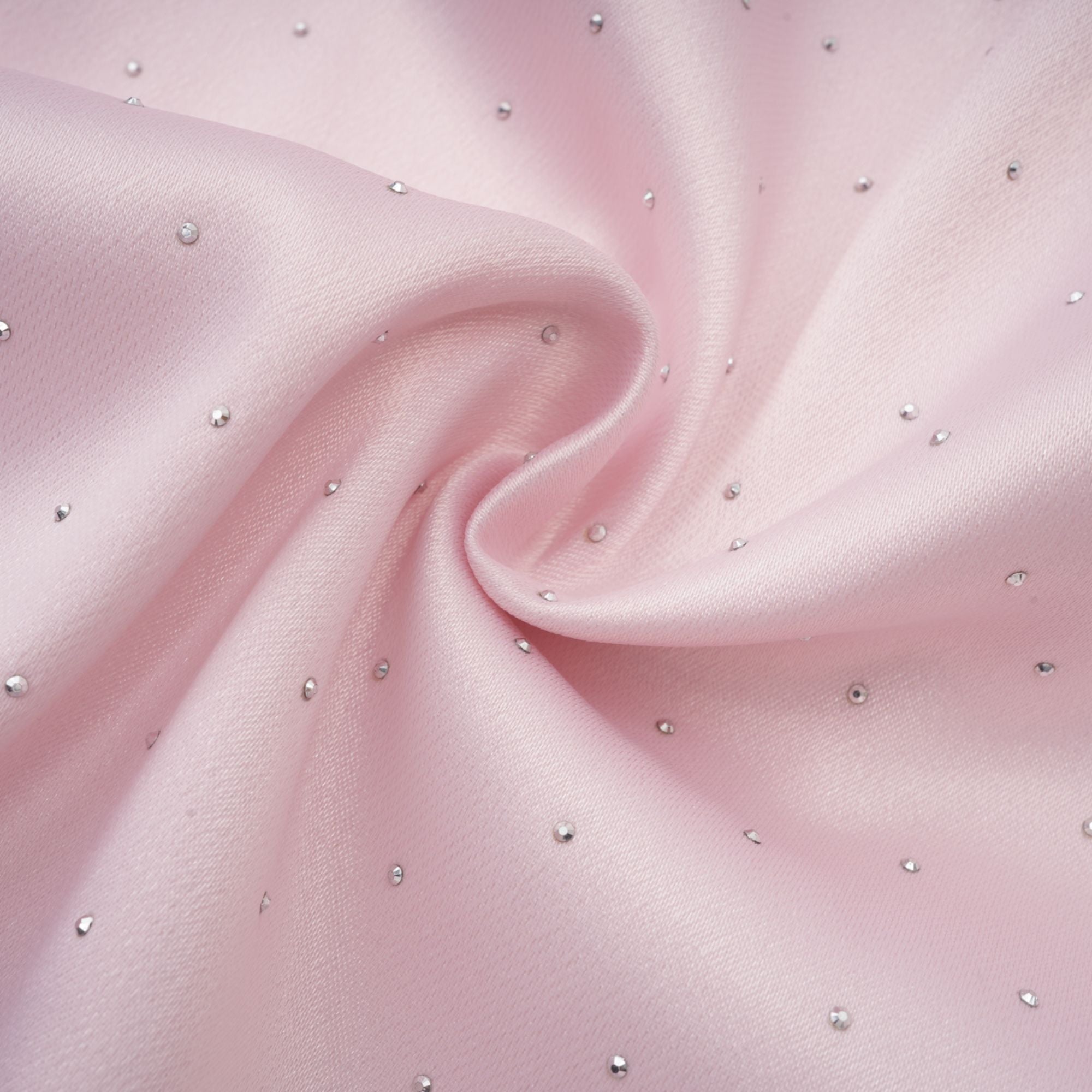 فستان Keeya قصير مزين بأحجار الراين