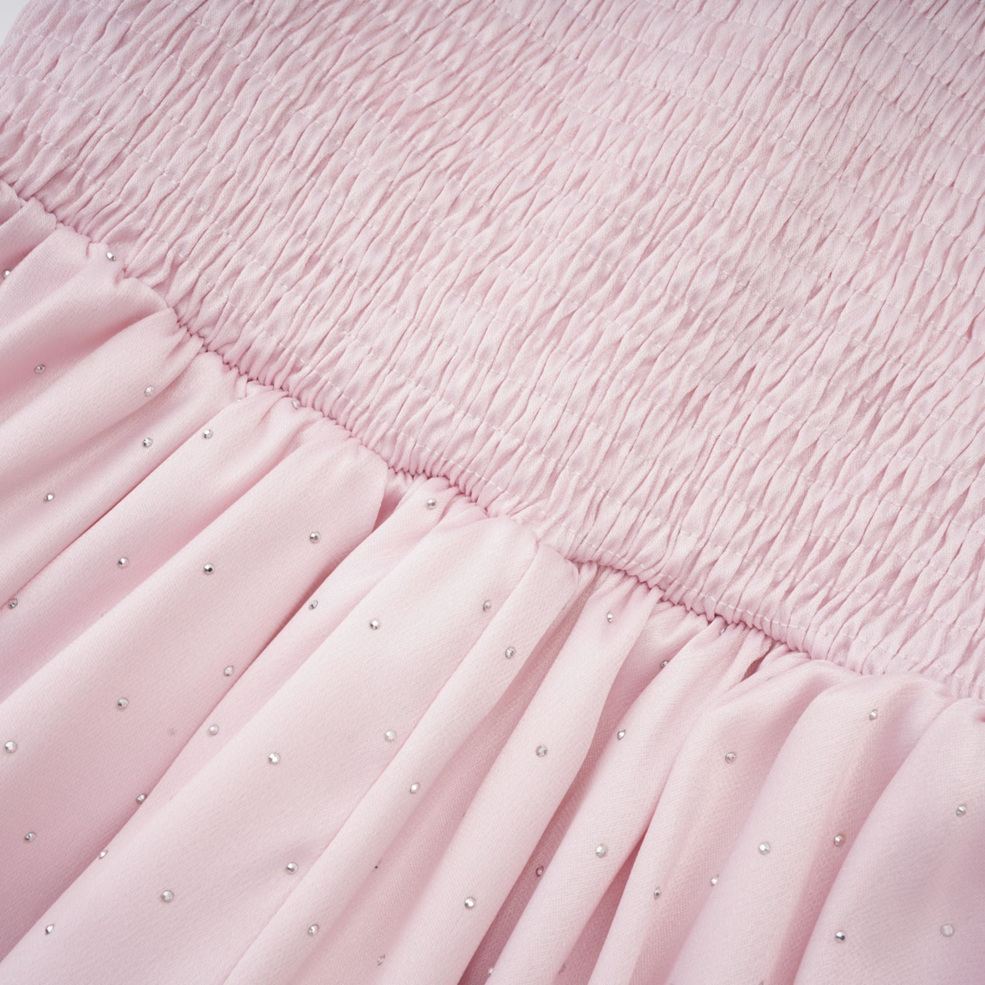 فستان Keeya قصير مزين بأحجار الراين