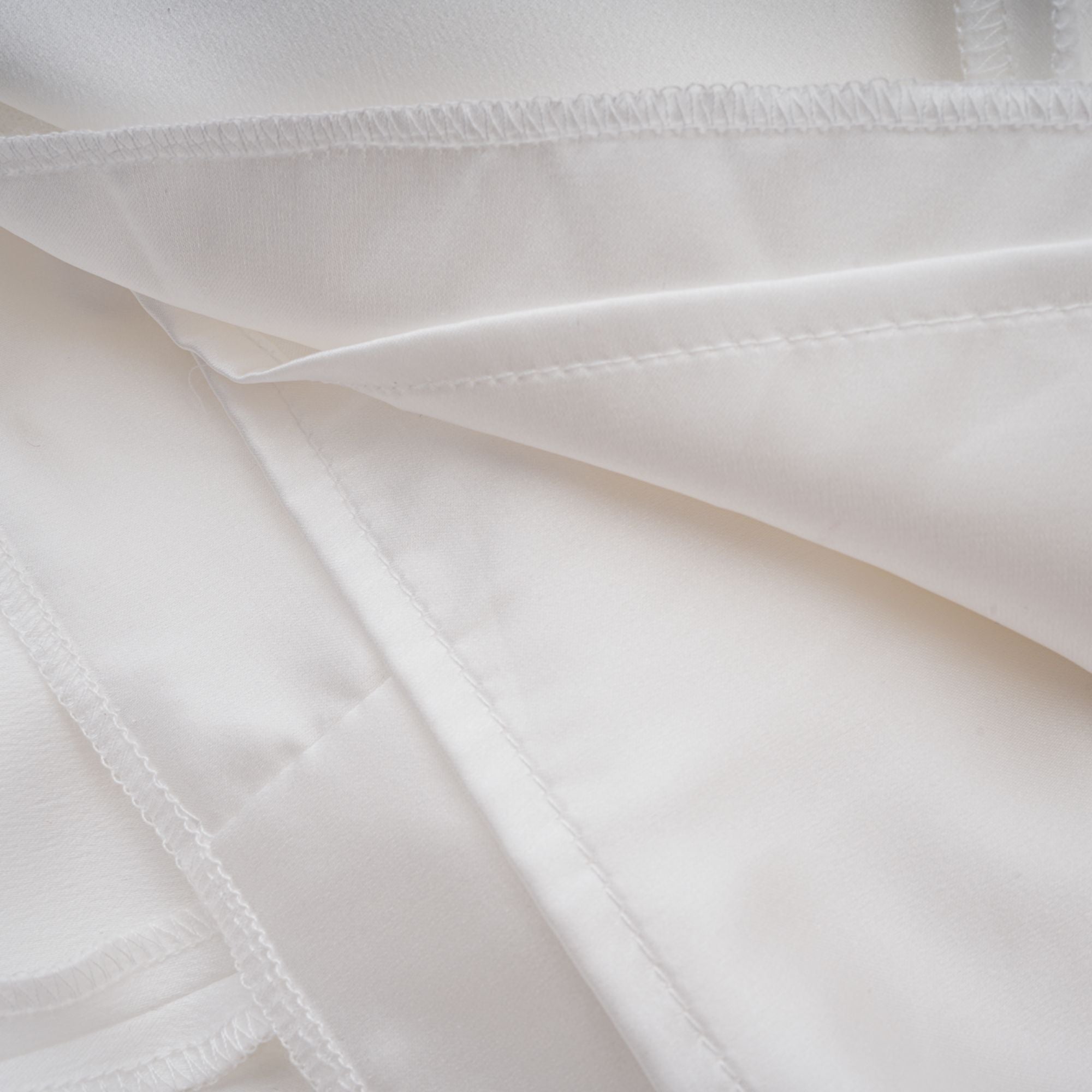 Alba – Weißes Maxikleid mit Korsett und Tonnentaille