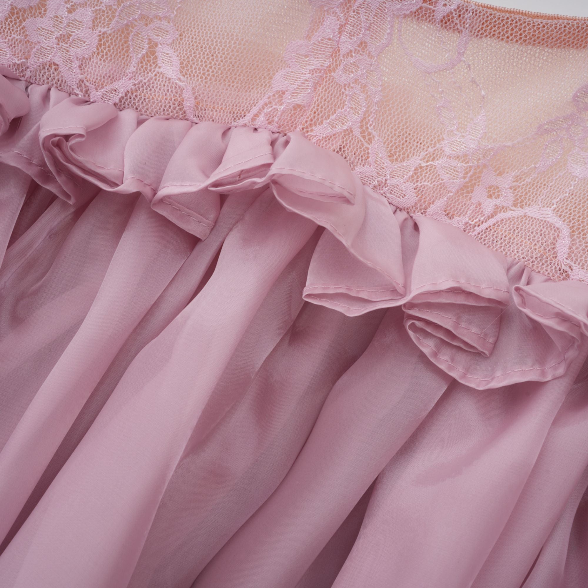 Brooklyn – Rosafarbenes Minikleid mit glänzendem Ballonsaum