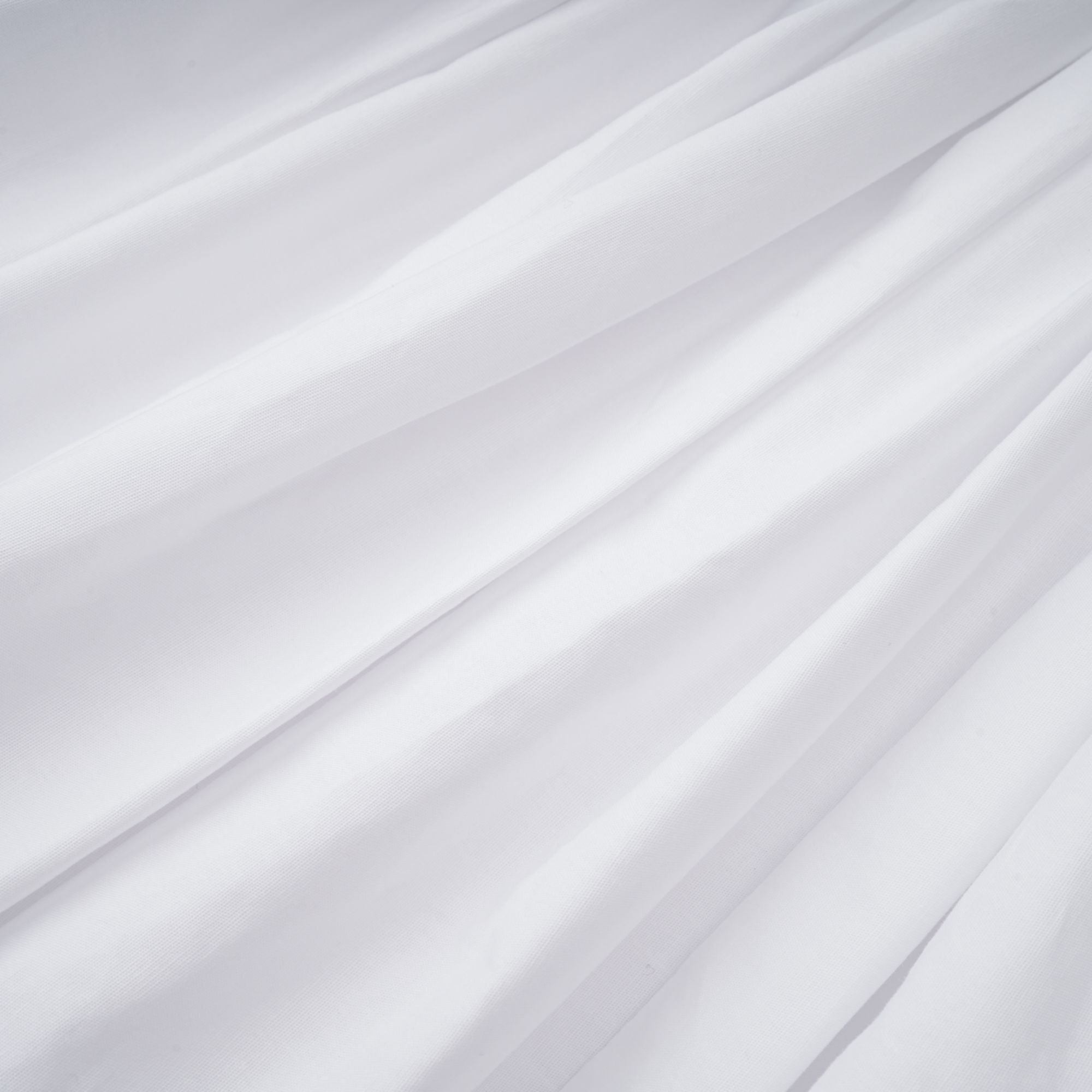 طقم بلوزة وتنورة أليسيا وايت المزينة بالكشكشة