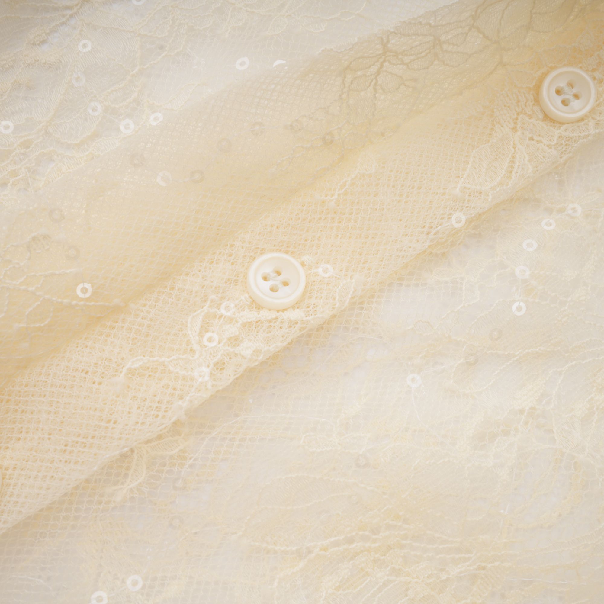 بلوزة إنغريد من الدانتيل بتصميم بيبلوم محايد