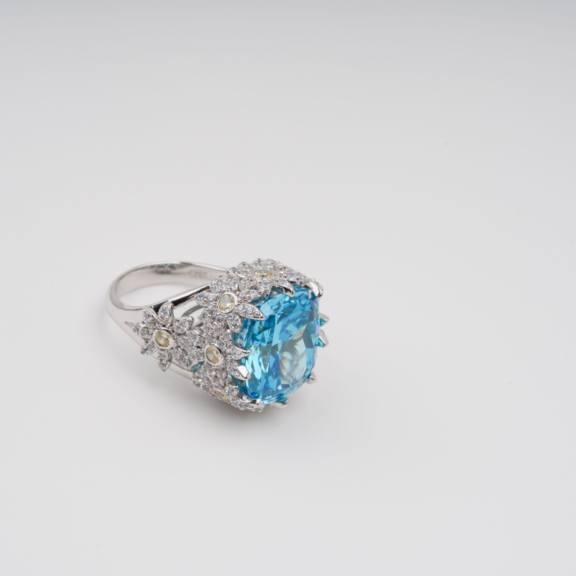 خاتم Éternité باللون الأزرق الزهري والأحجار الكريمة من الفضة الإسترليني