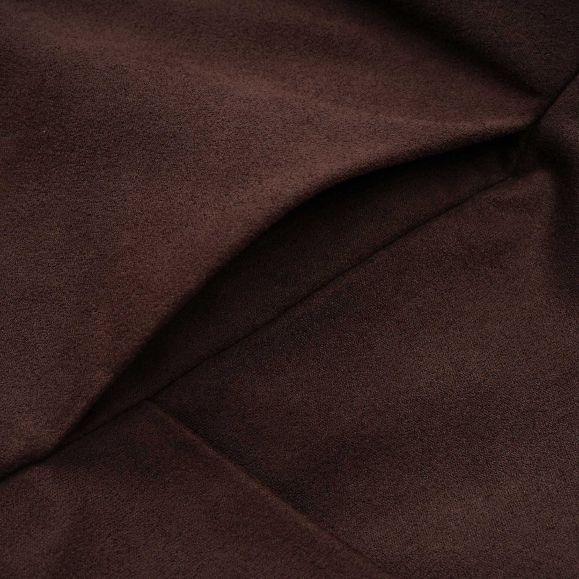 طقم بلوزة وشورت من قماش سويدي بني بحافة مقسمة من تشاني