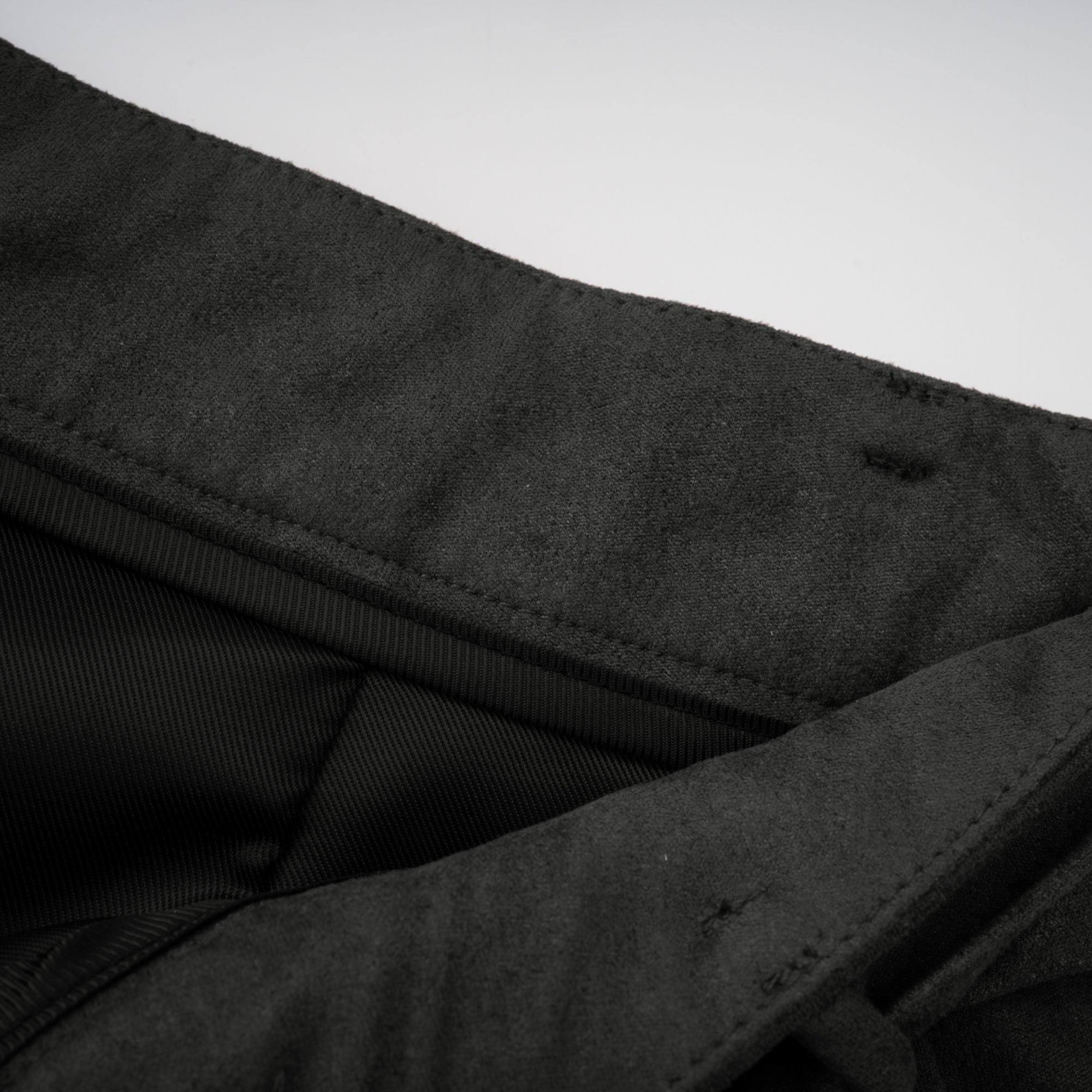 شورتات Chaney ذات الحافة الهوائية الرمادية المصنوعة من الجلد المدبوغ