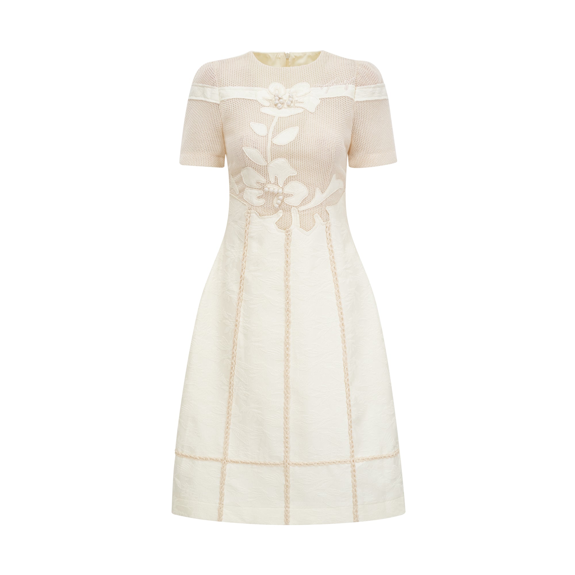 فستان ديان متوسط الطول مفتوح من الأمام ومطرز بالورود