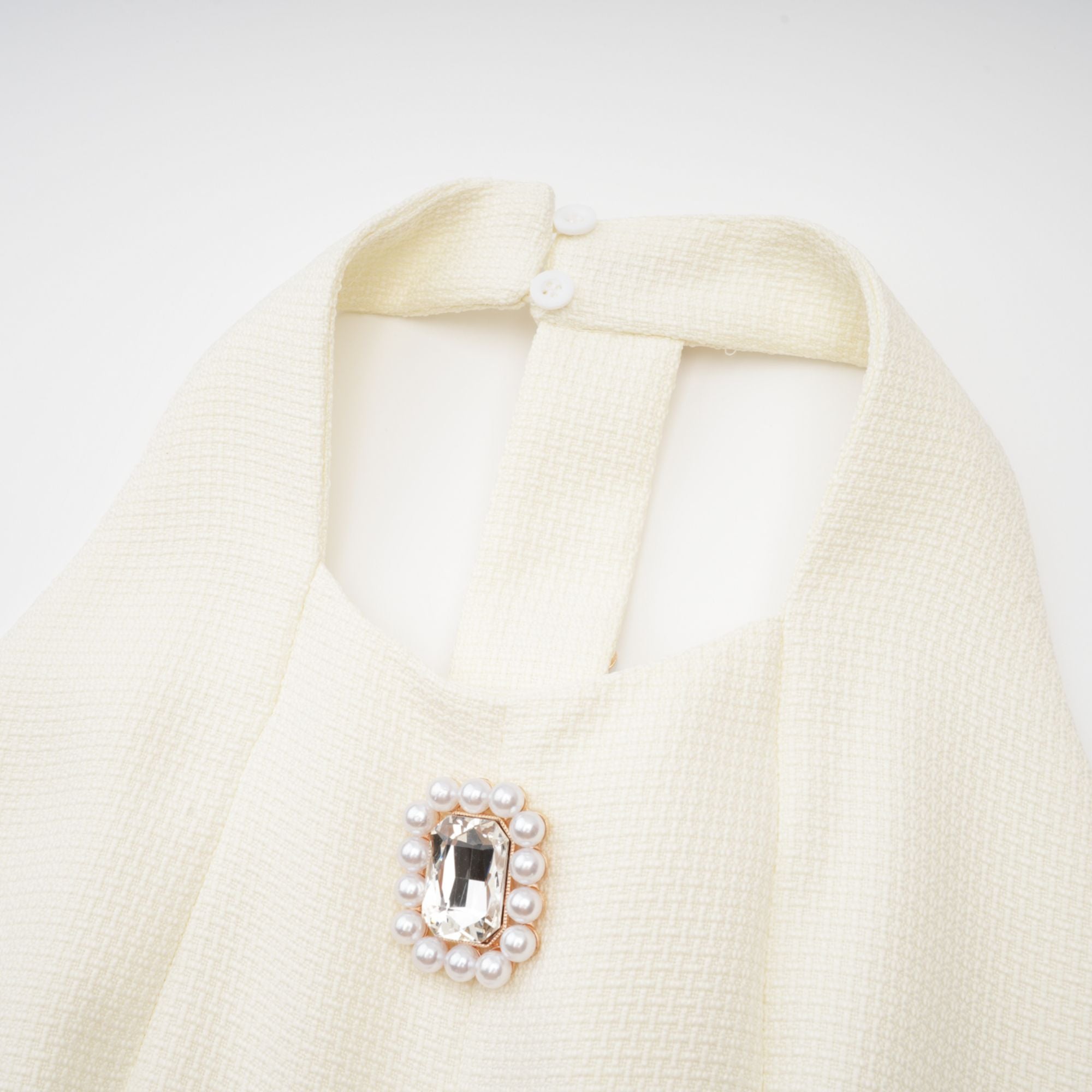 فستان شارلين القصير المزين ذو الظهر المفتوح