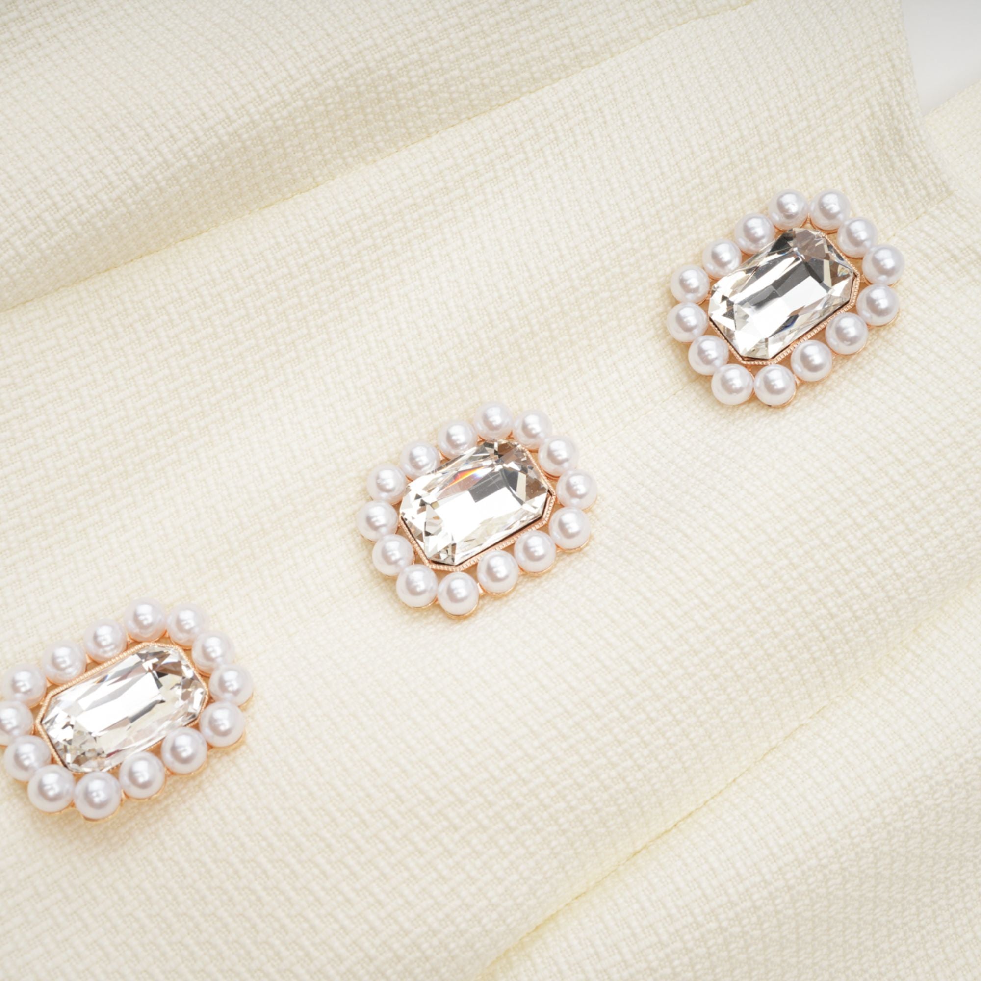 فستان شارلين القصير المزين ذو الظهر المفتوح