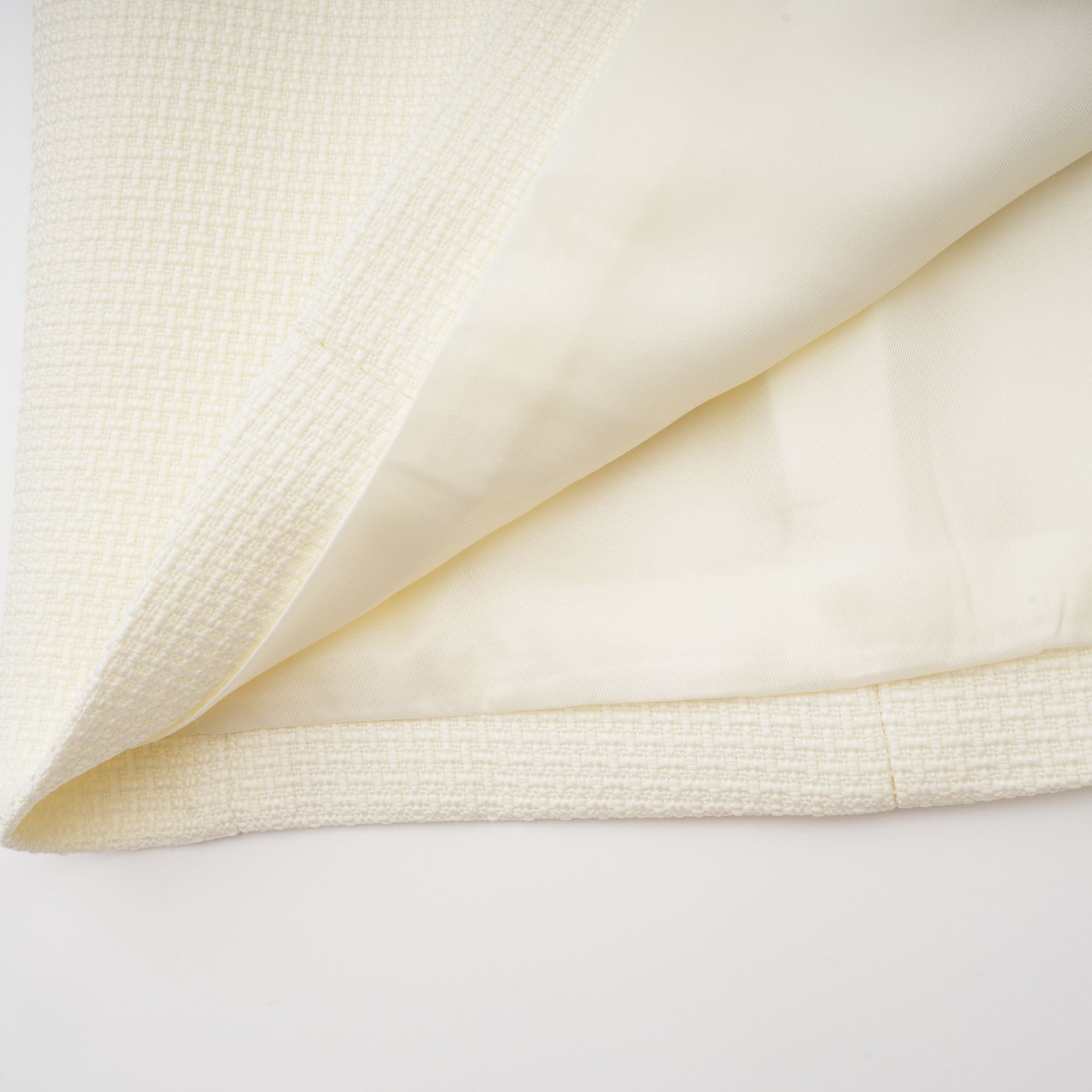 فستان شارلين القصير المزين ذو الظهر المفتوح