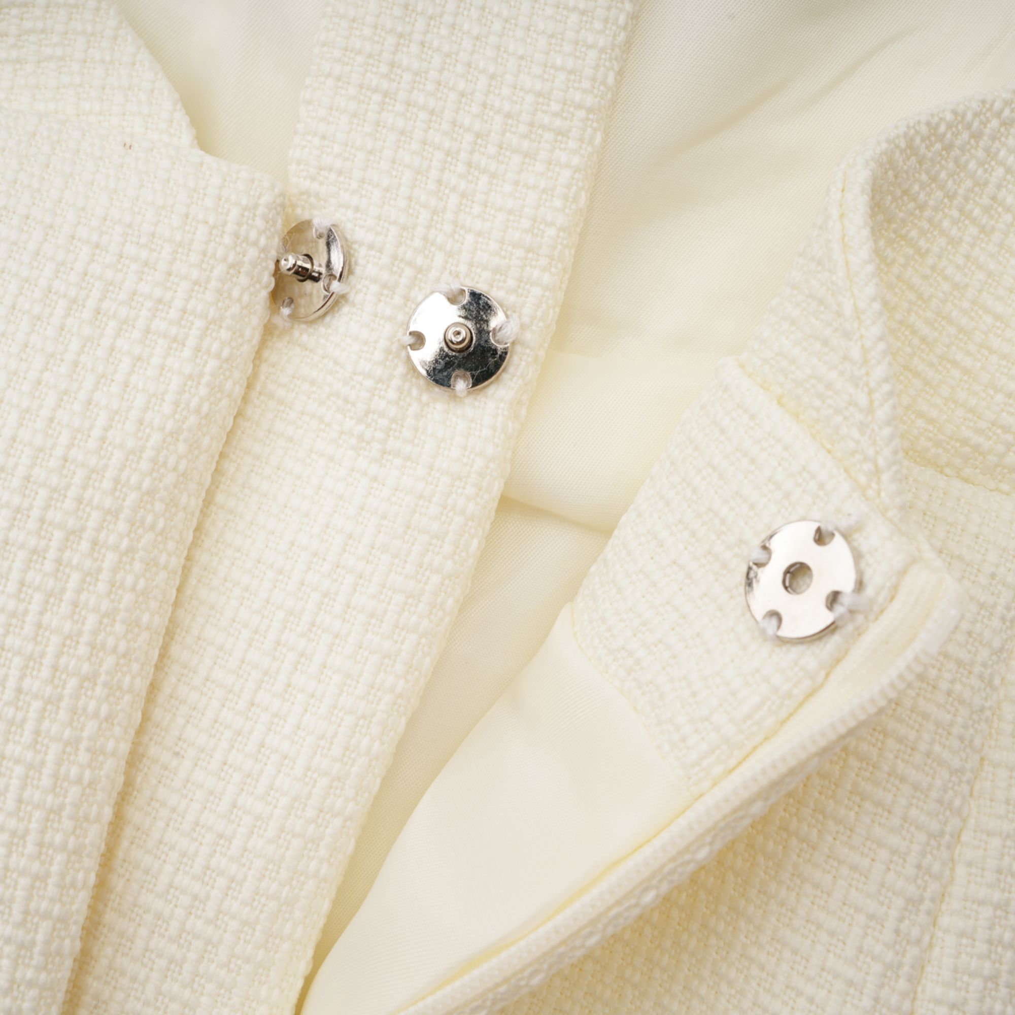 فستان شارلين القصير المزين ذو الظهر المفتوح