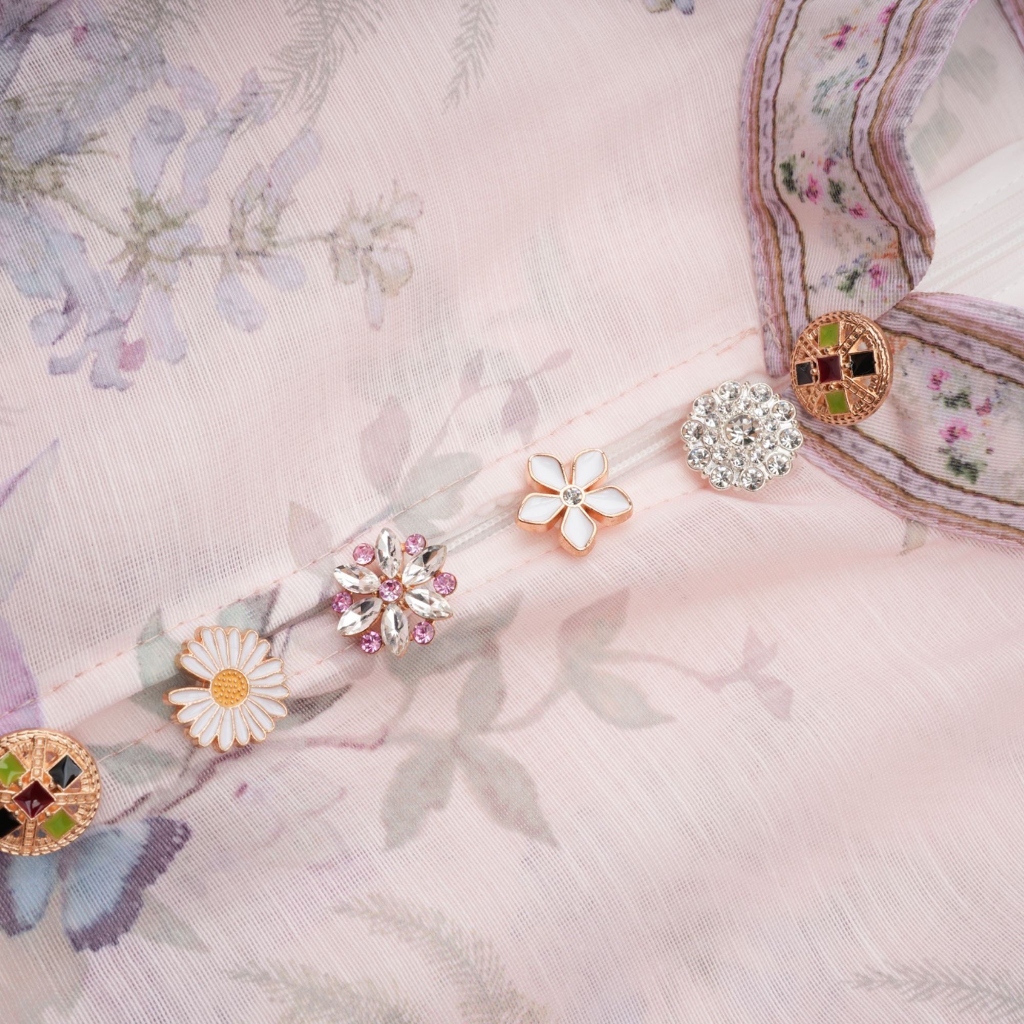 فستان فابيان قصير بطبعة زهور باللون الوردي الفاتح