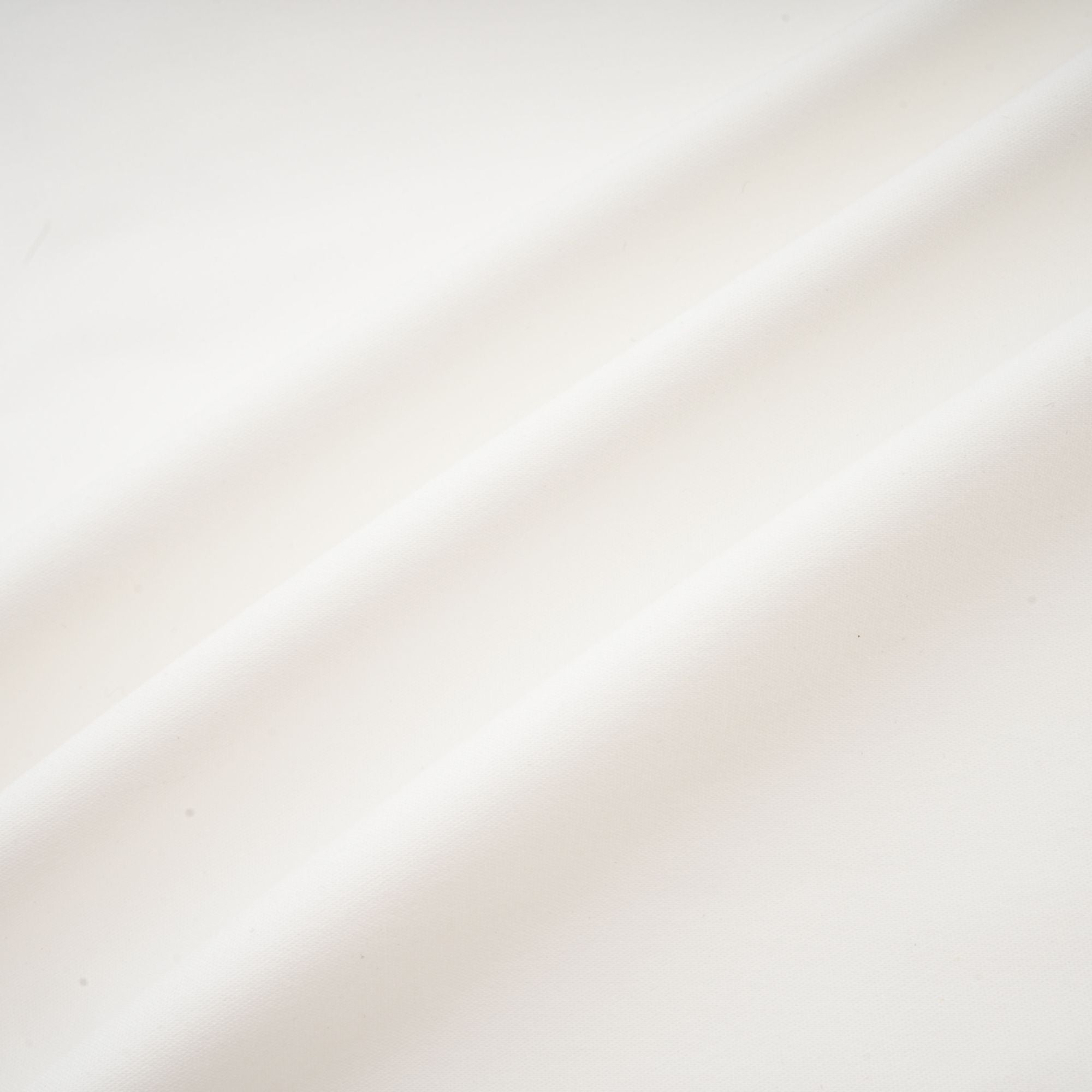 فستان كاثرين متوسط الطول بدون أكتاف باللون الأبيض