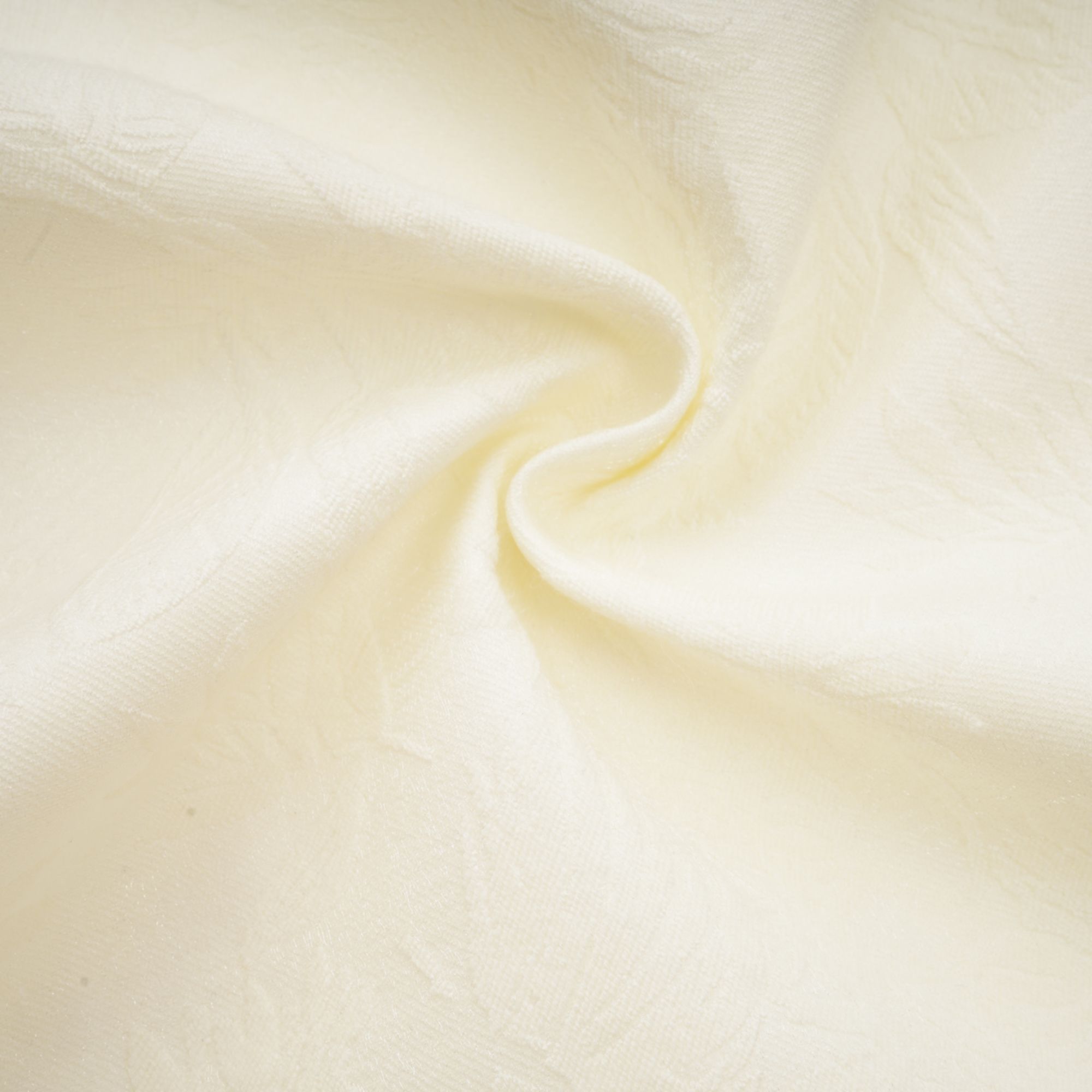 فستان ديان متوسط الطول مفتوح من الأمام ومطرز بالورود