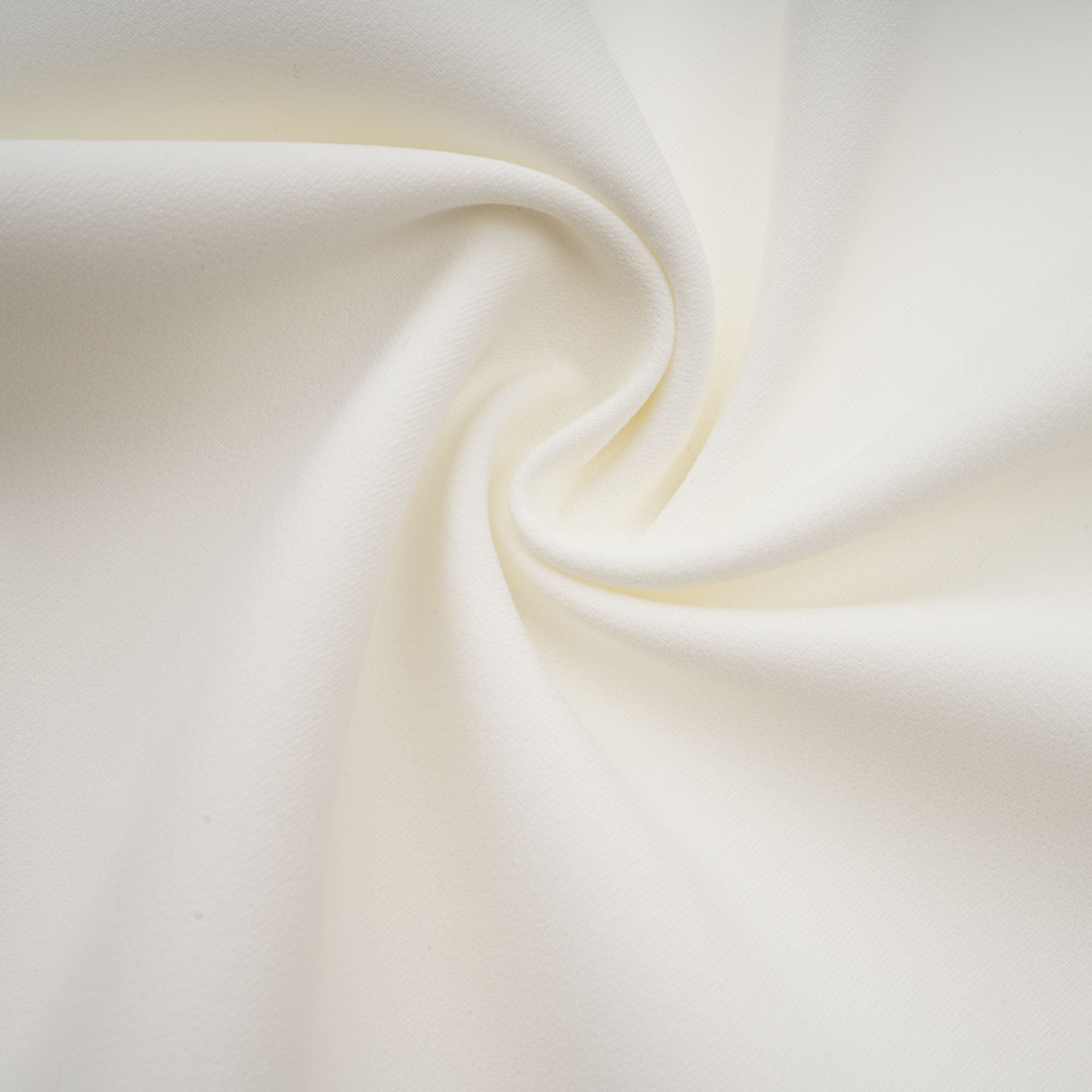 فستان بيرينيس الأبيض القصير المزين بالكريستال