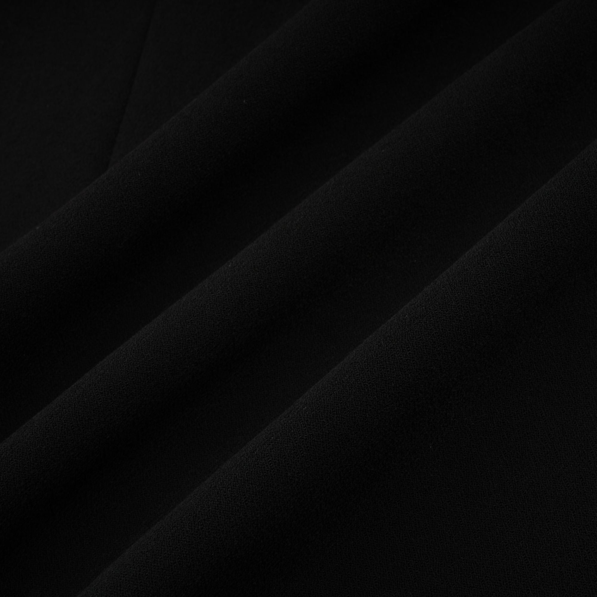 فستان ماكسي أسود مزين بالكريستال من إيميلدا