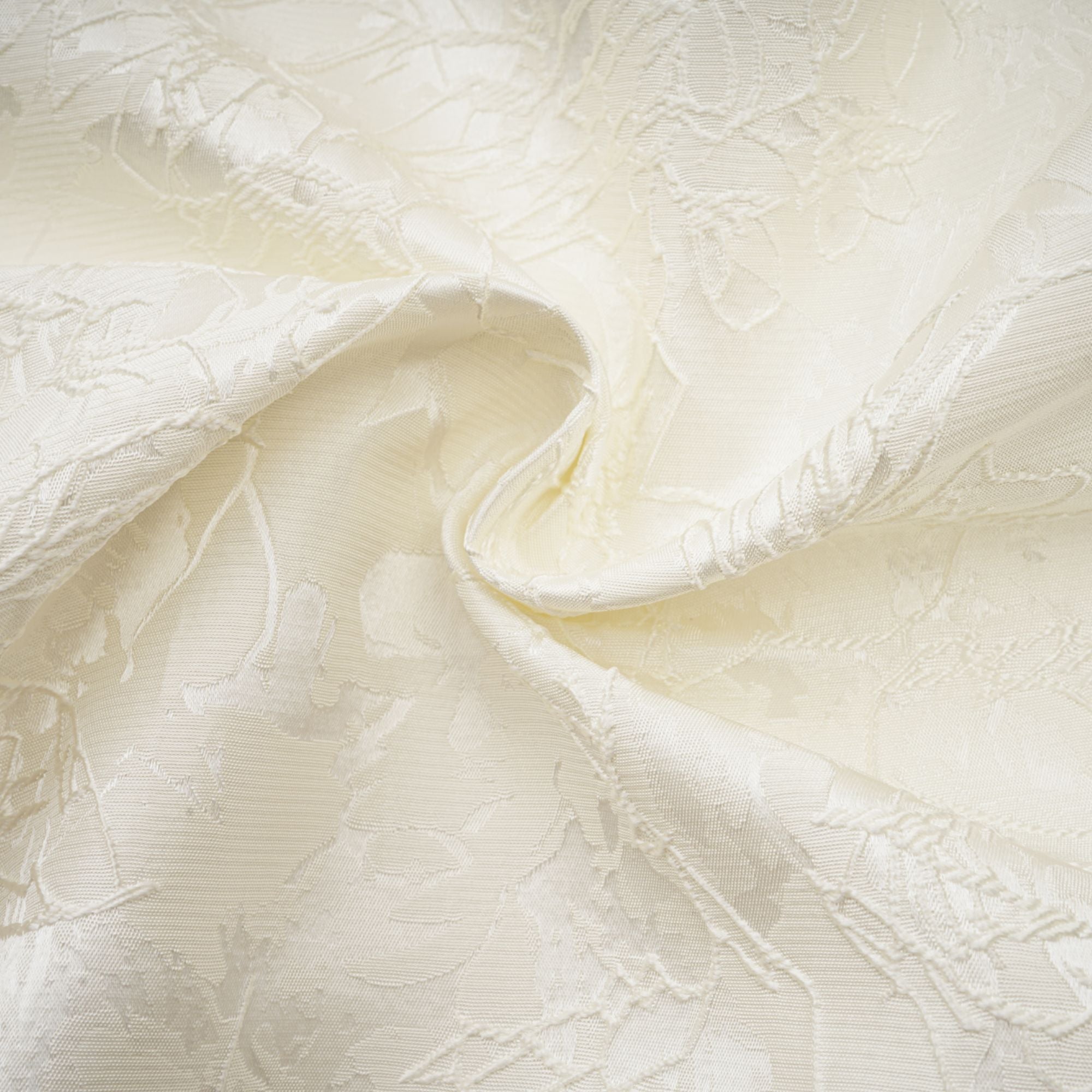 فستان كوليت قصير من الجاكار باللون الأبيض