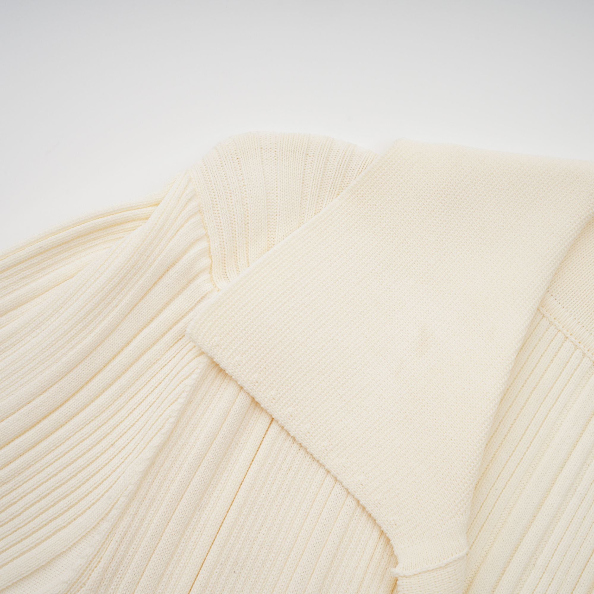 فستان نوريا متوسط الطول مضلع بألوان محايدة