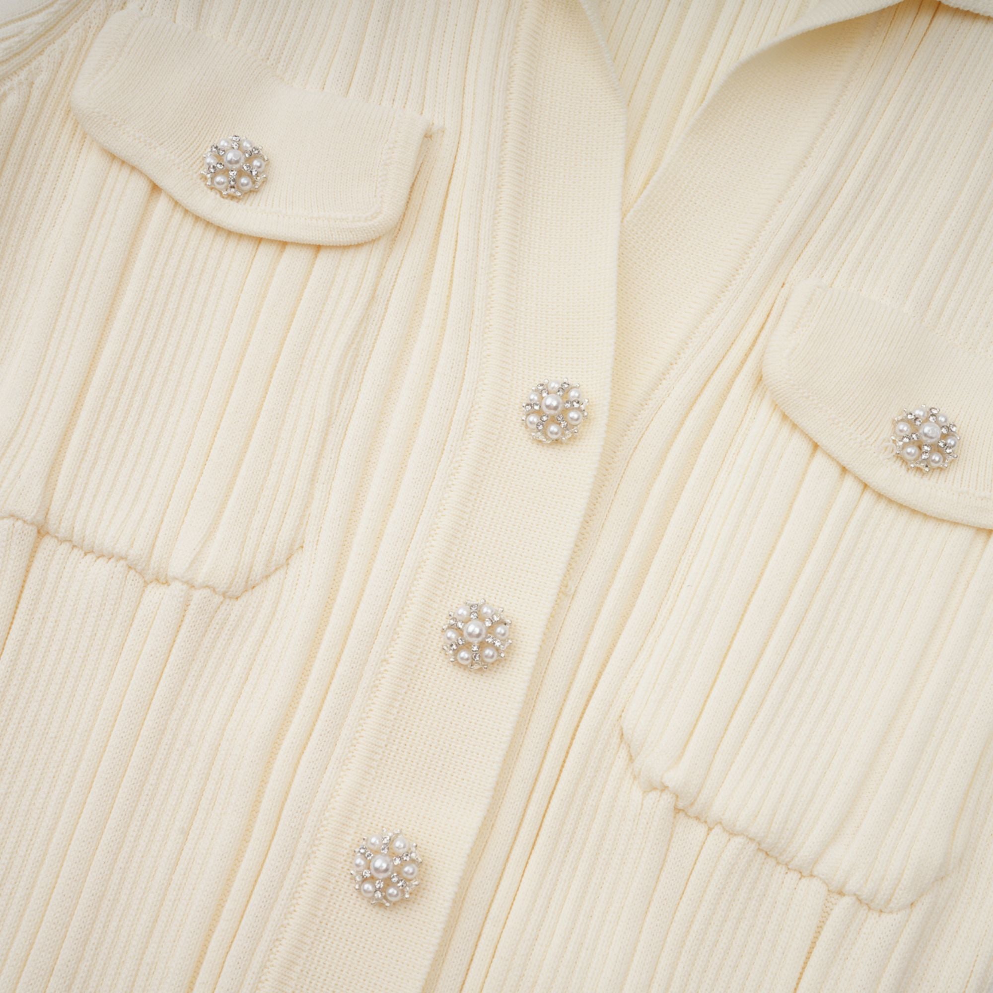 فستان نوريا متوسط الطول مضلع بألوان محايدة