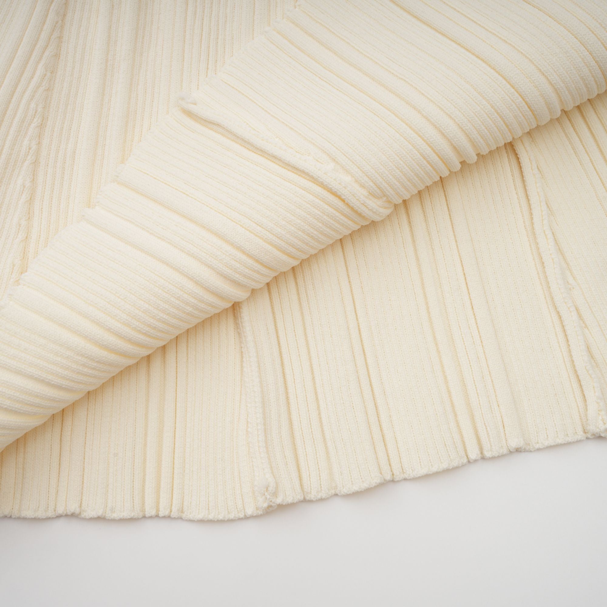 فستان نوريا متوسط الطول مضلع بألوان محايدة