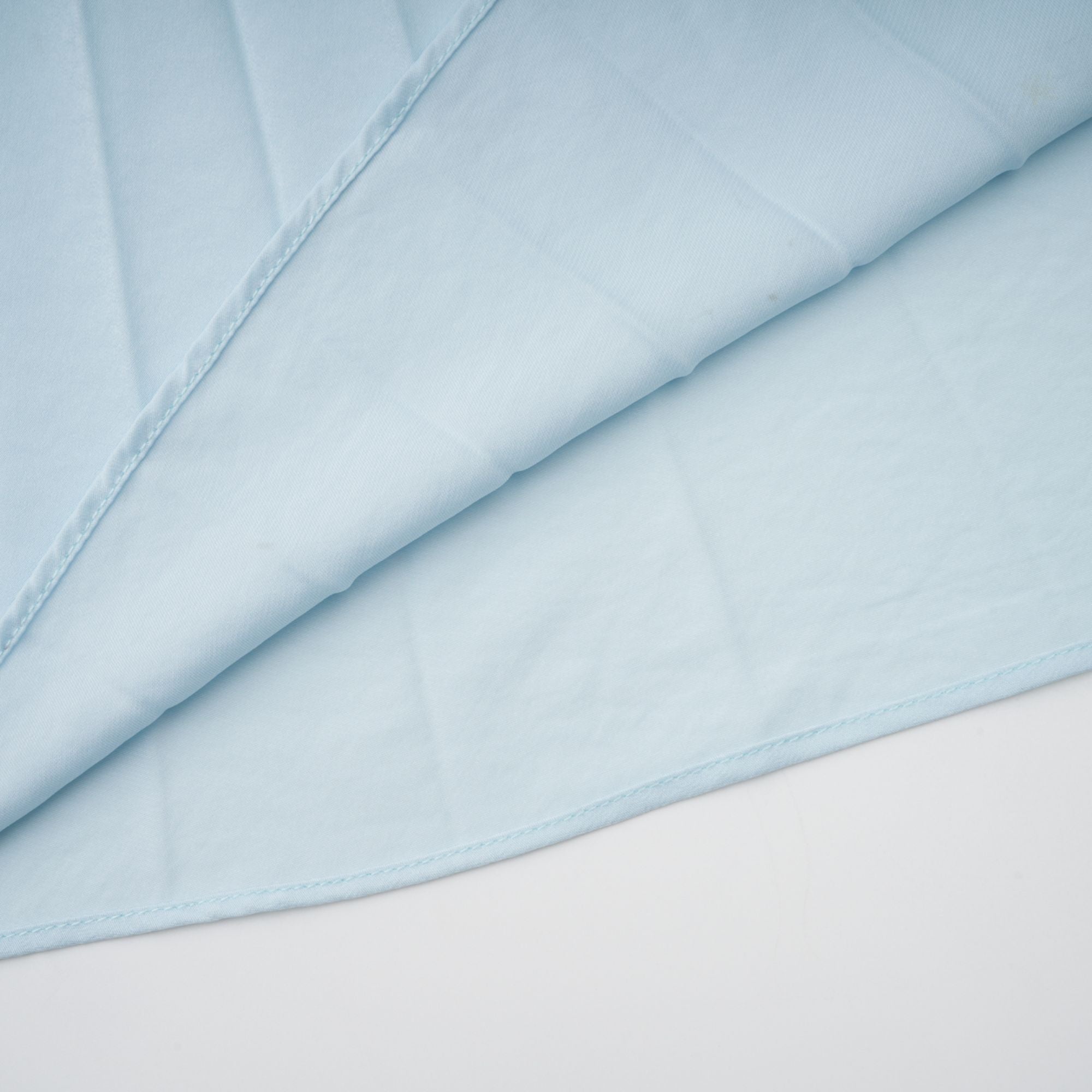 فستان ماكسي أندريا بلو مطوي مع تفاصيل مقصوصة