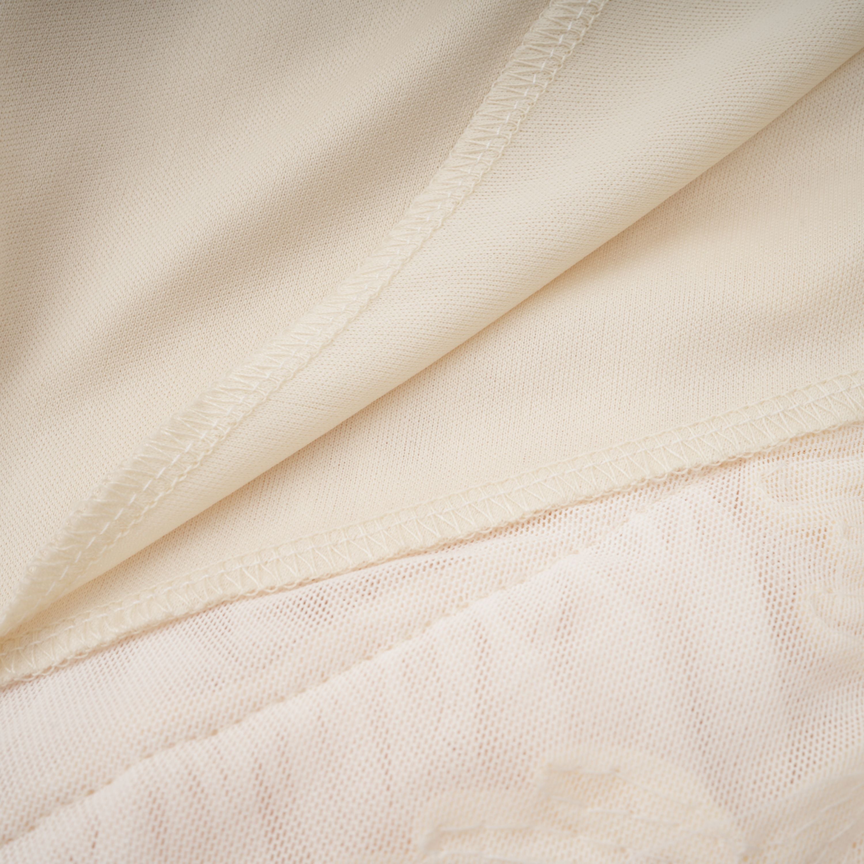 فستان تيويلين محايد غير متماثل بتصميم زهور ومكشكش متوسط الطول