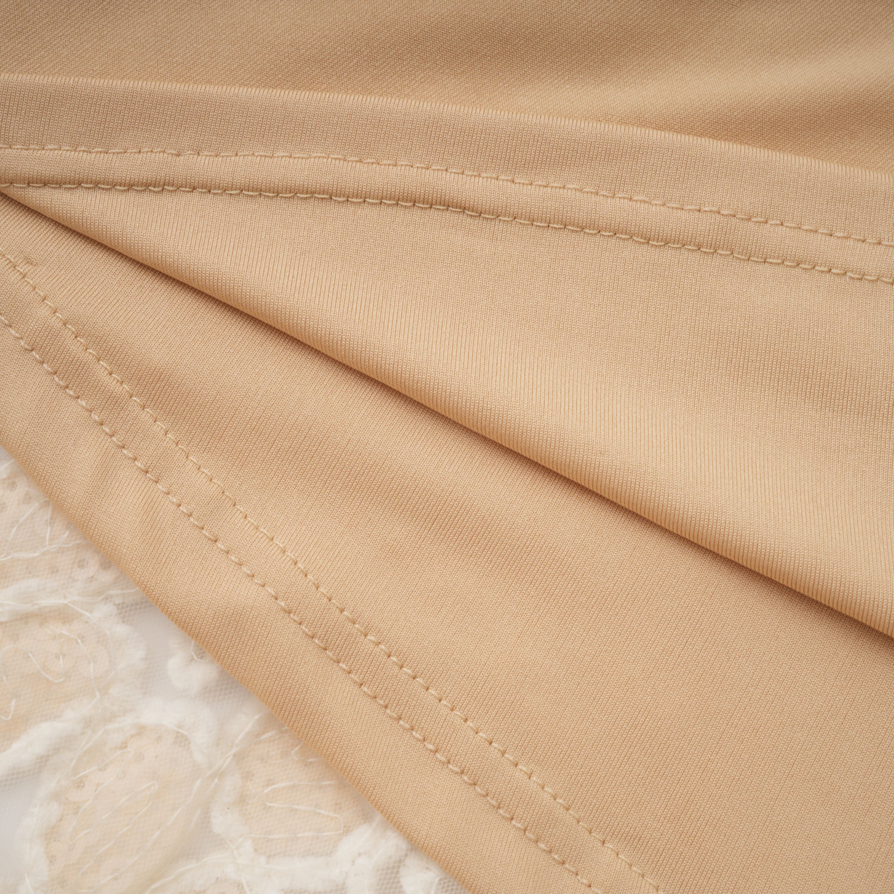 فستان ماتيلد الأبيض المطرز