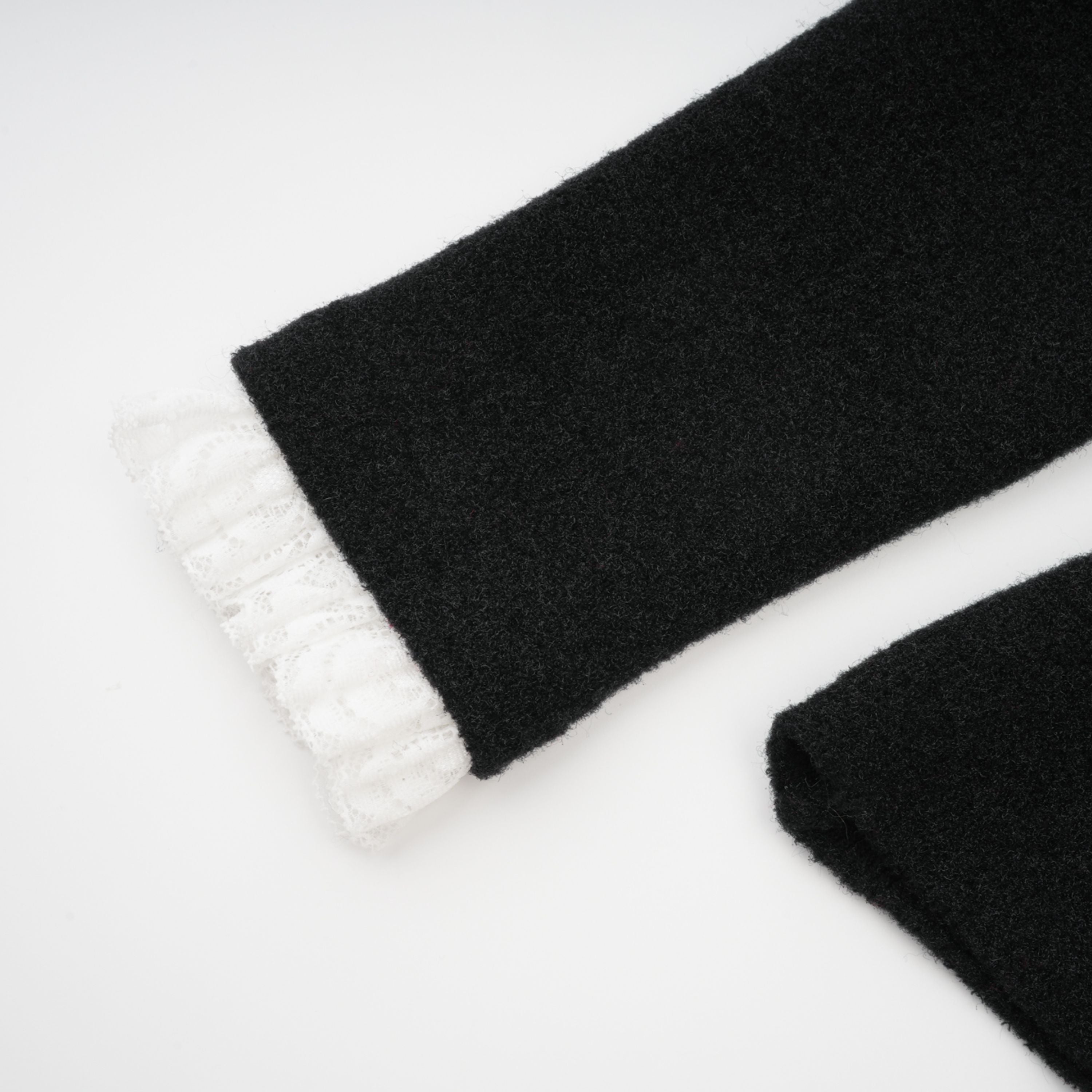 طقم توب وتنورة محبوكة سوداء مزينة من إلينور