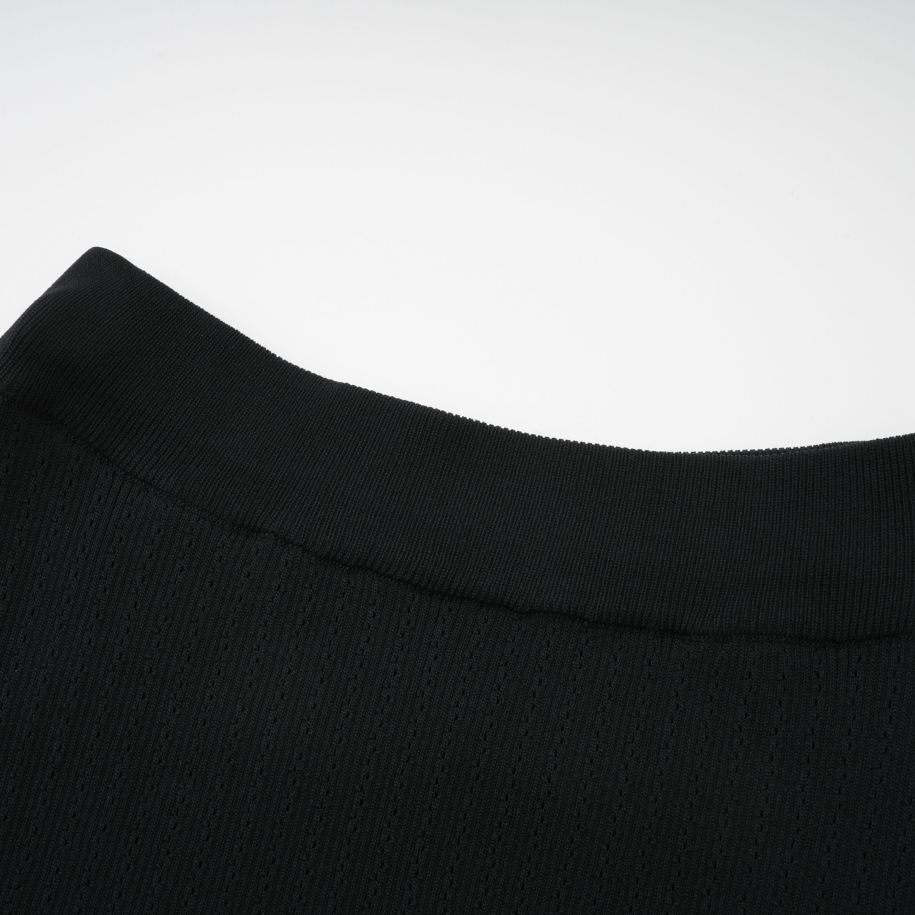 طقم توب وتنورة محبوكة سوداء مزينة من إلينور