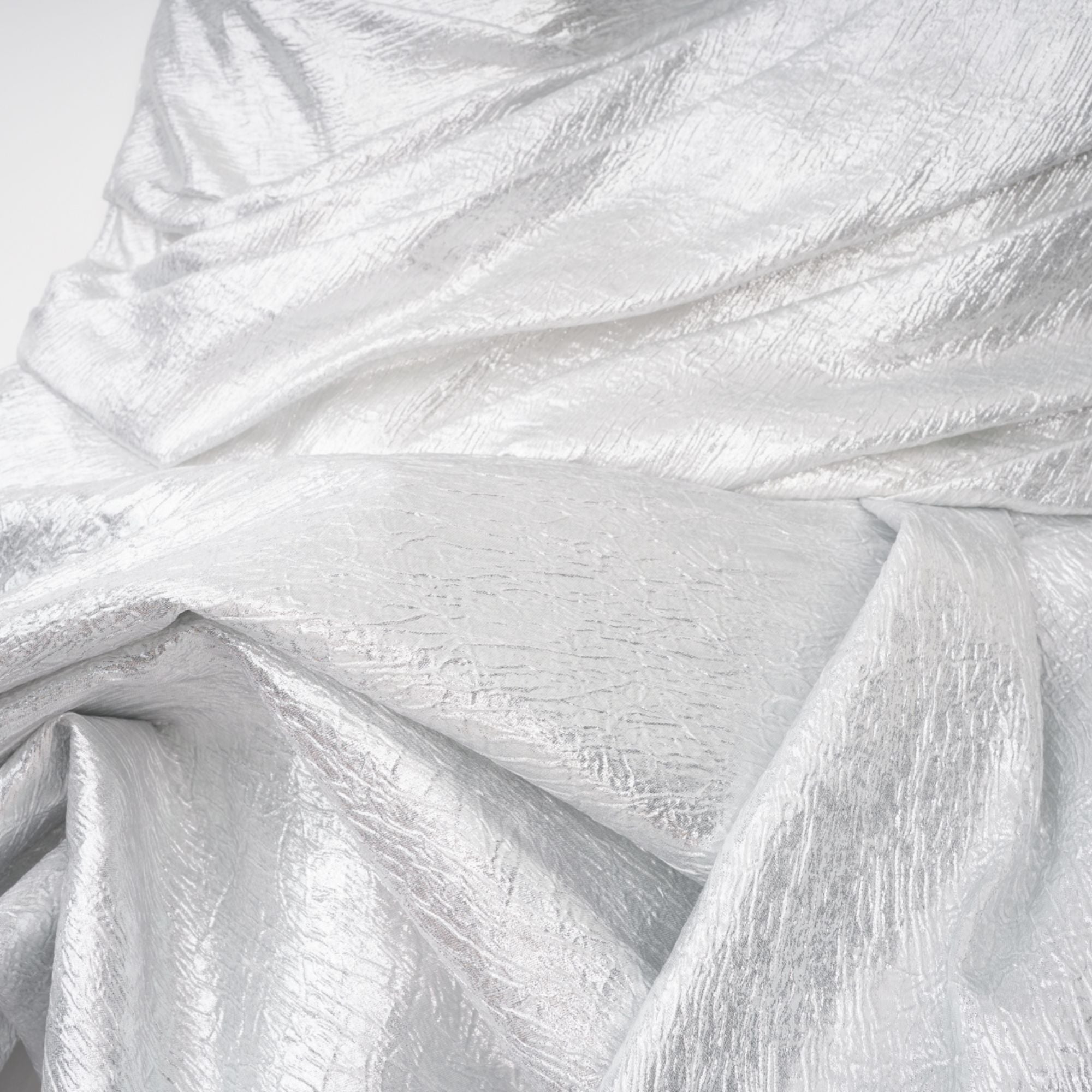 Adina Silber Glänzendes asymmetrisches Rüschenkleid