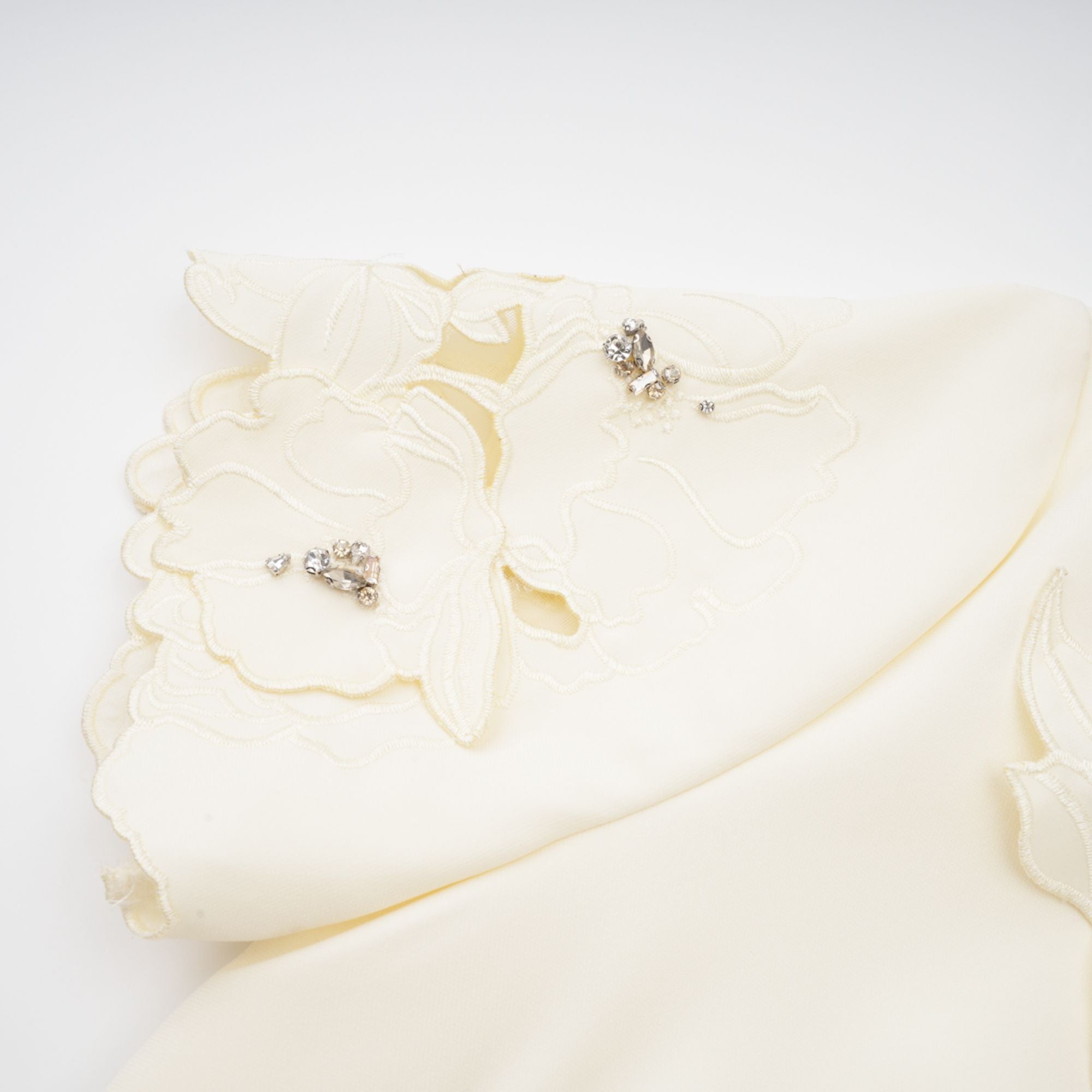 Coralie Neutrals 3D-Blütenblatt-Oberteil und Rock passendes Set