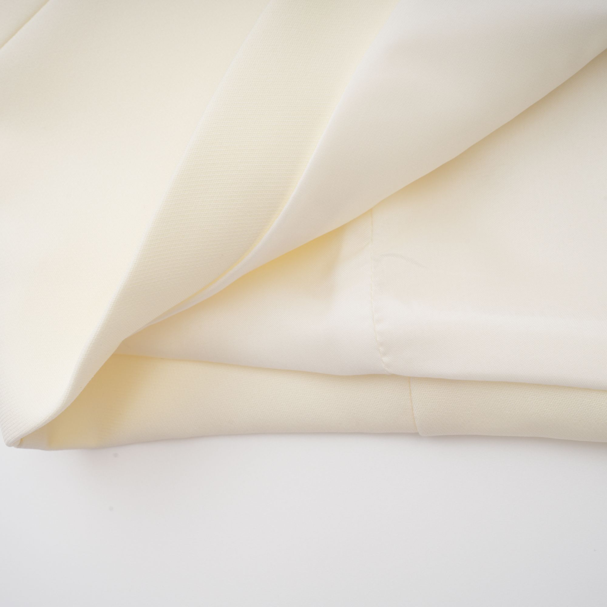 طقم كورالي من توب وتنورة متناسقين ببتلات ثلاثية الأبعاد