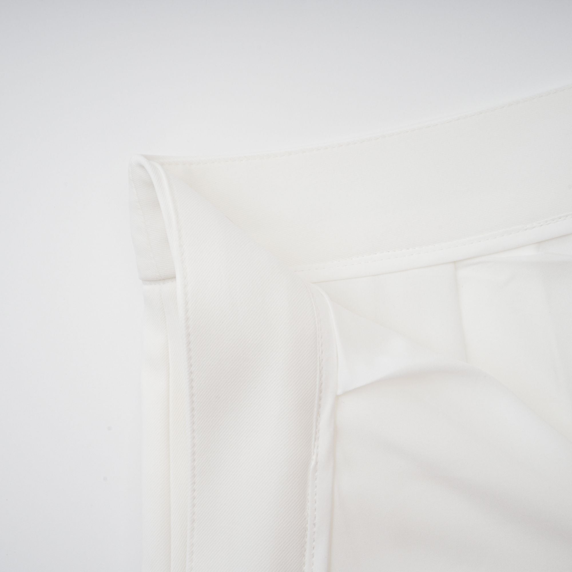 طقم Adèle المكون من بلوزة وسروال مجعدين متطابقين باللون الأبيض