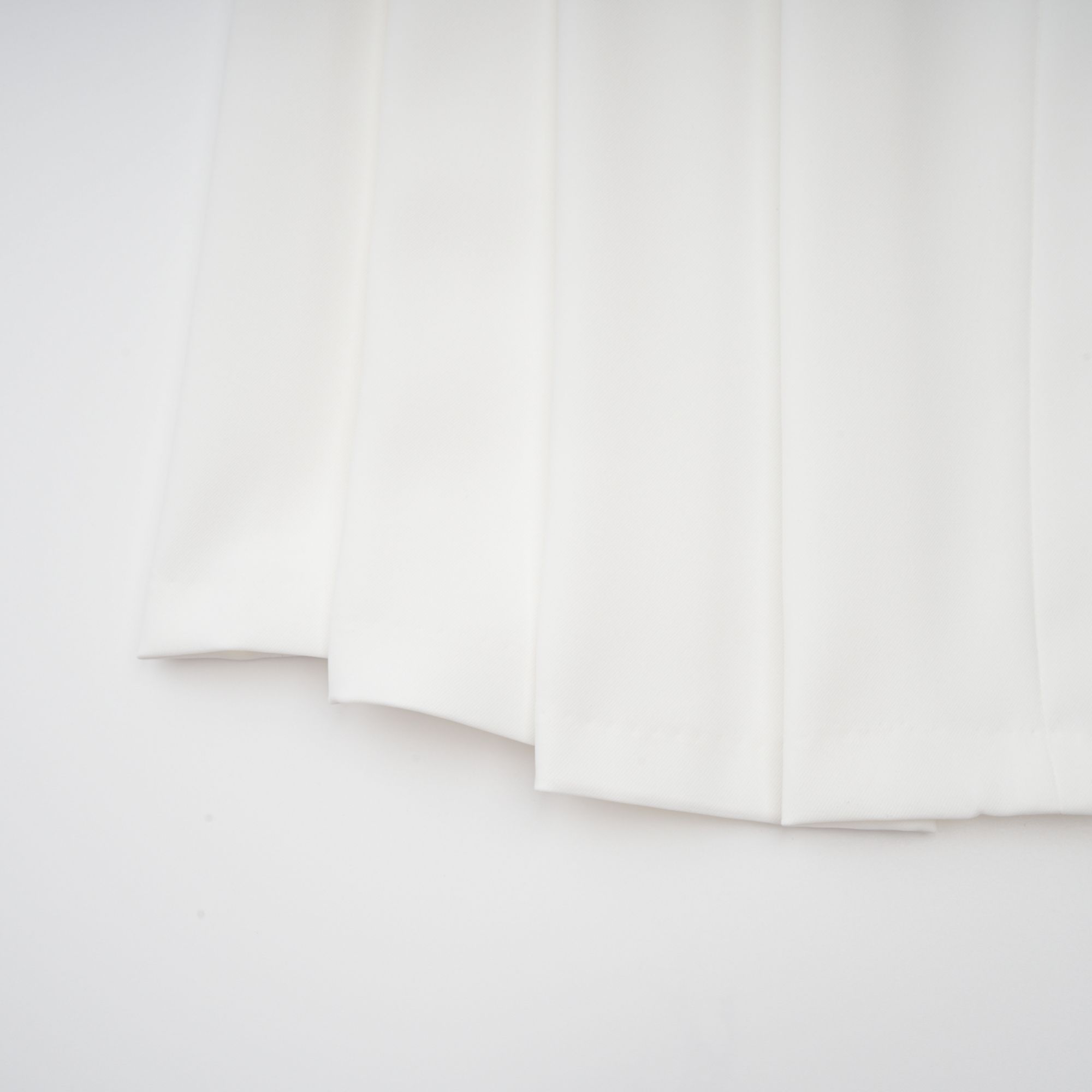 طقم Adèle المكون من بلوزة وسروال مجعدين متطابقين باللون الأبيض