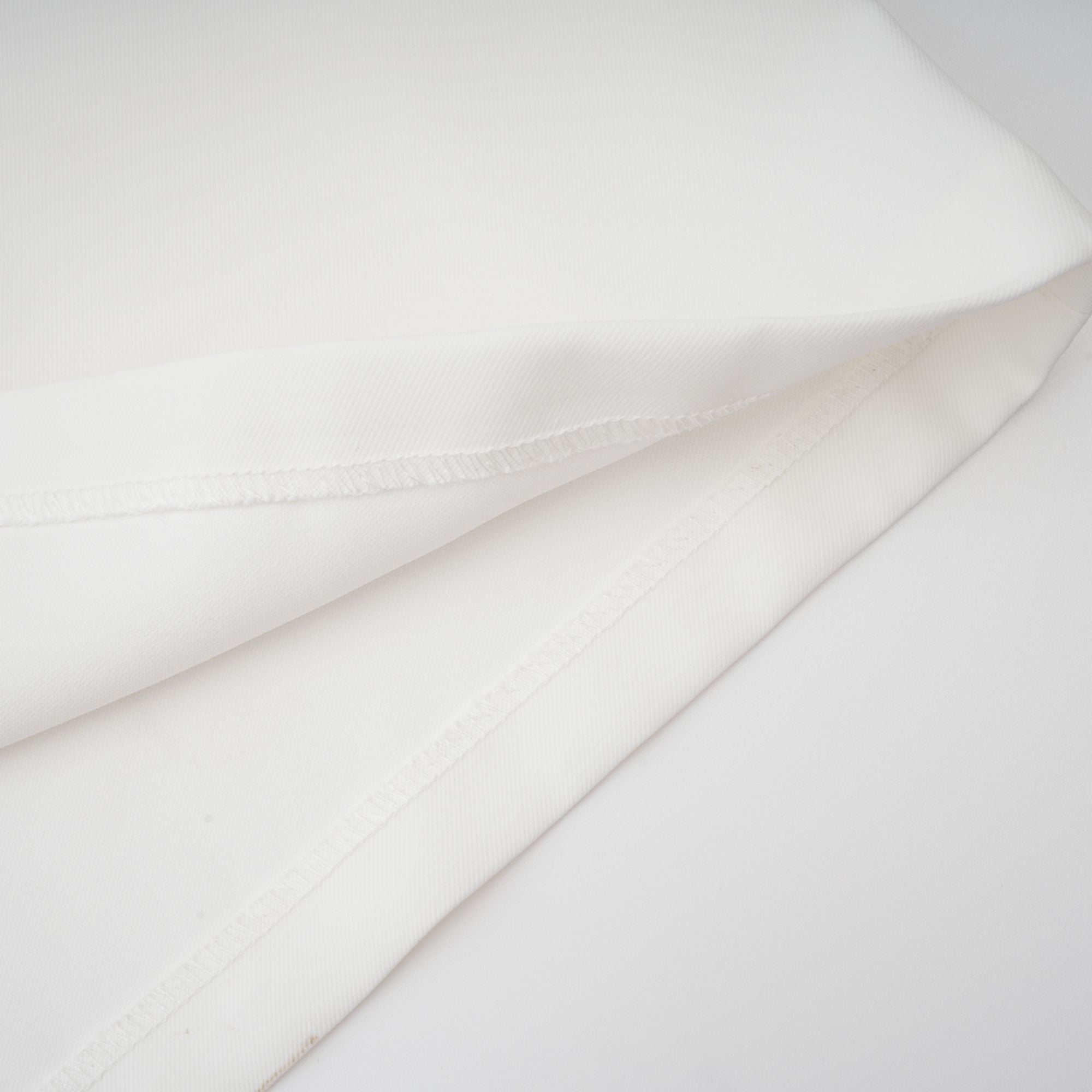 طقم Adèle المكون من بلوزة وسروال مجعدين متطابقين باللون الأبيض