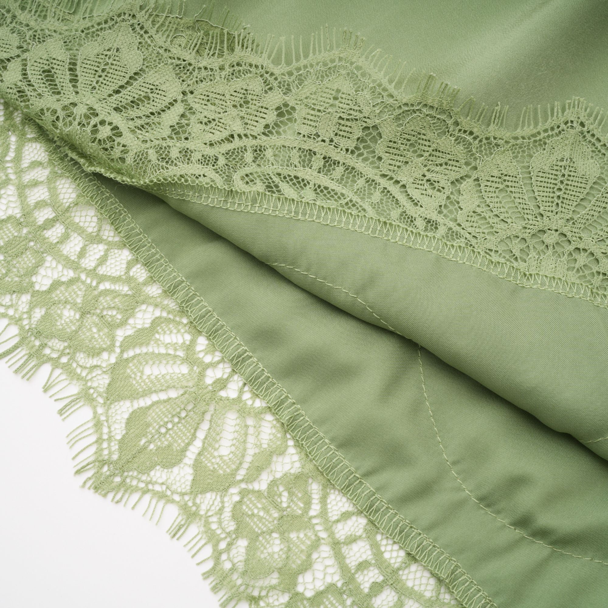 Spitzenoberteil & Spitzenrock in Salbeigrün