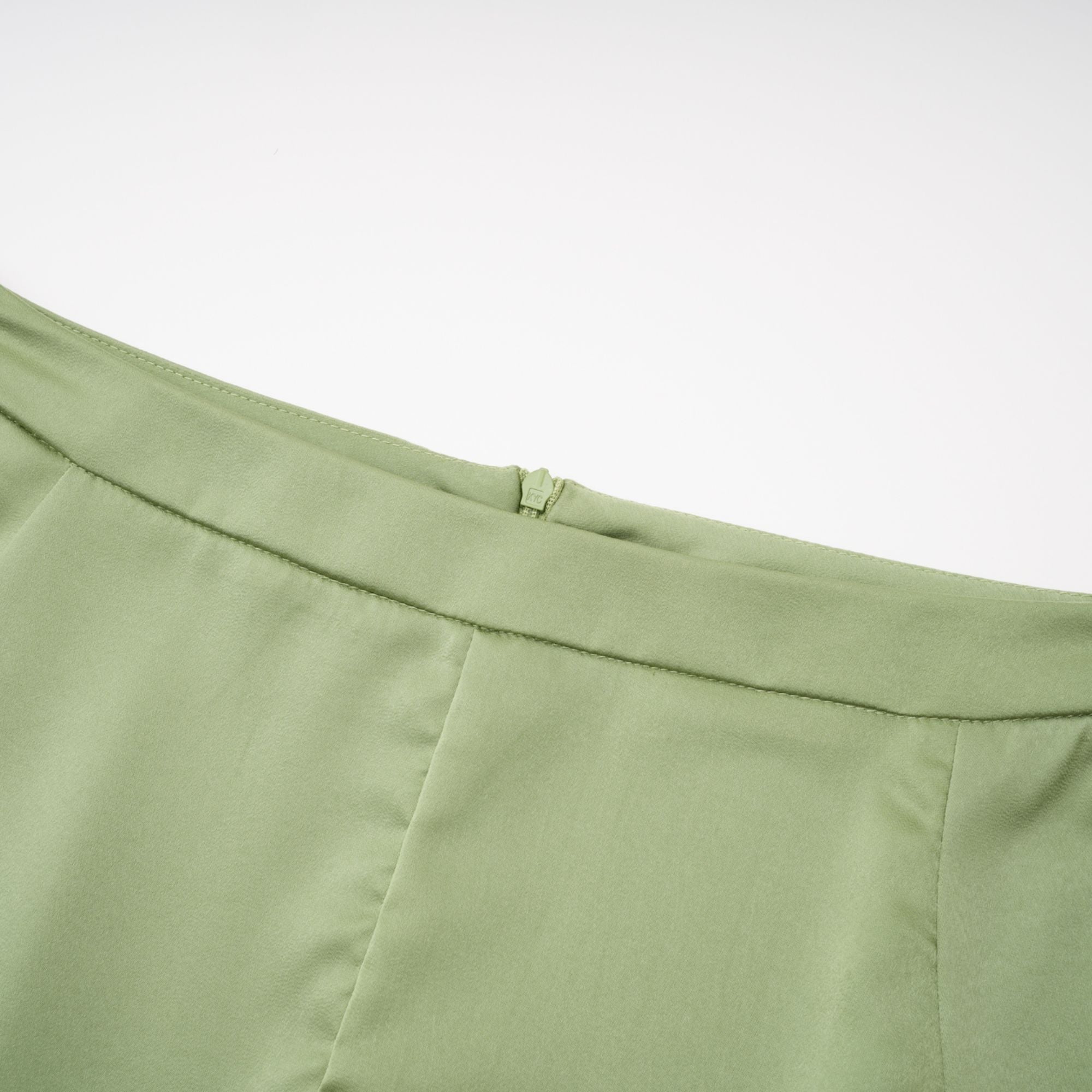 Spitzenoberteil & Spitzenrock in Salbeigrün