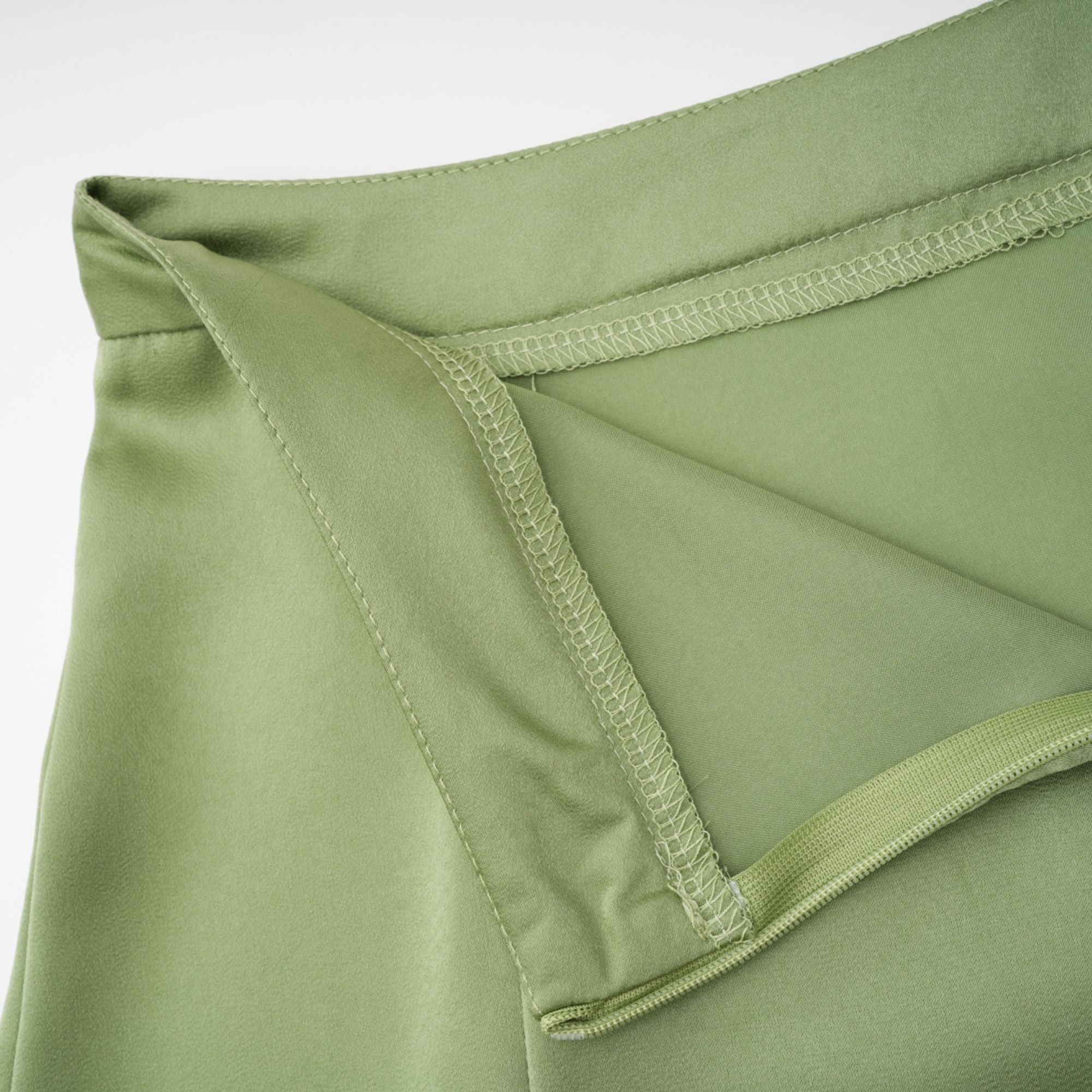 Spitzenoberteil & Spitzenrock in Salbeigrün