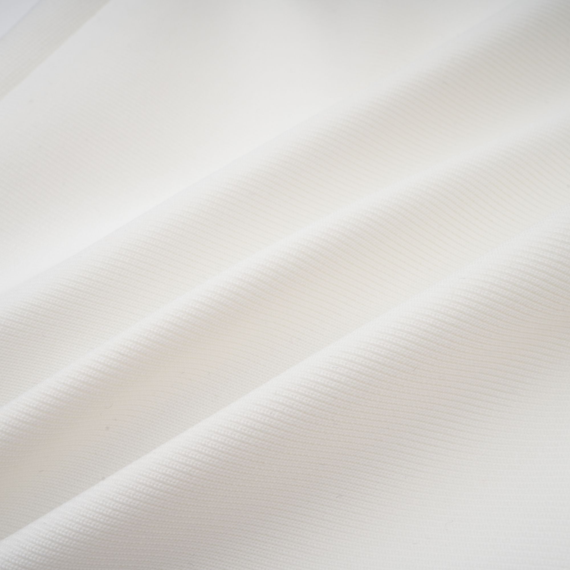 فستان أوليفيا ماكسي أبيض مزين بالزهور