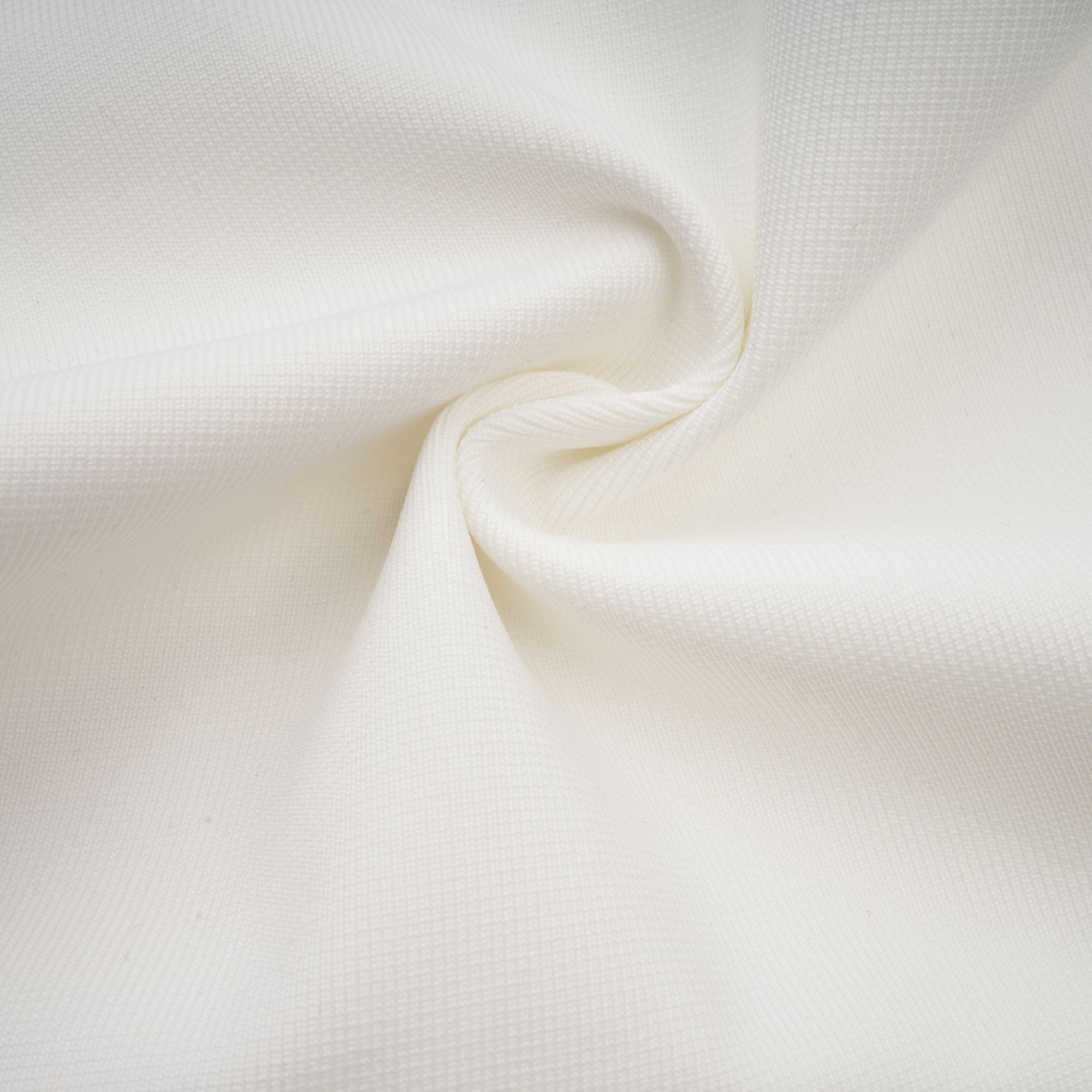 فستان أوليفيا ماكسي أبيض مزين بالزهور