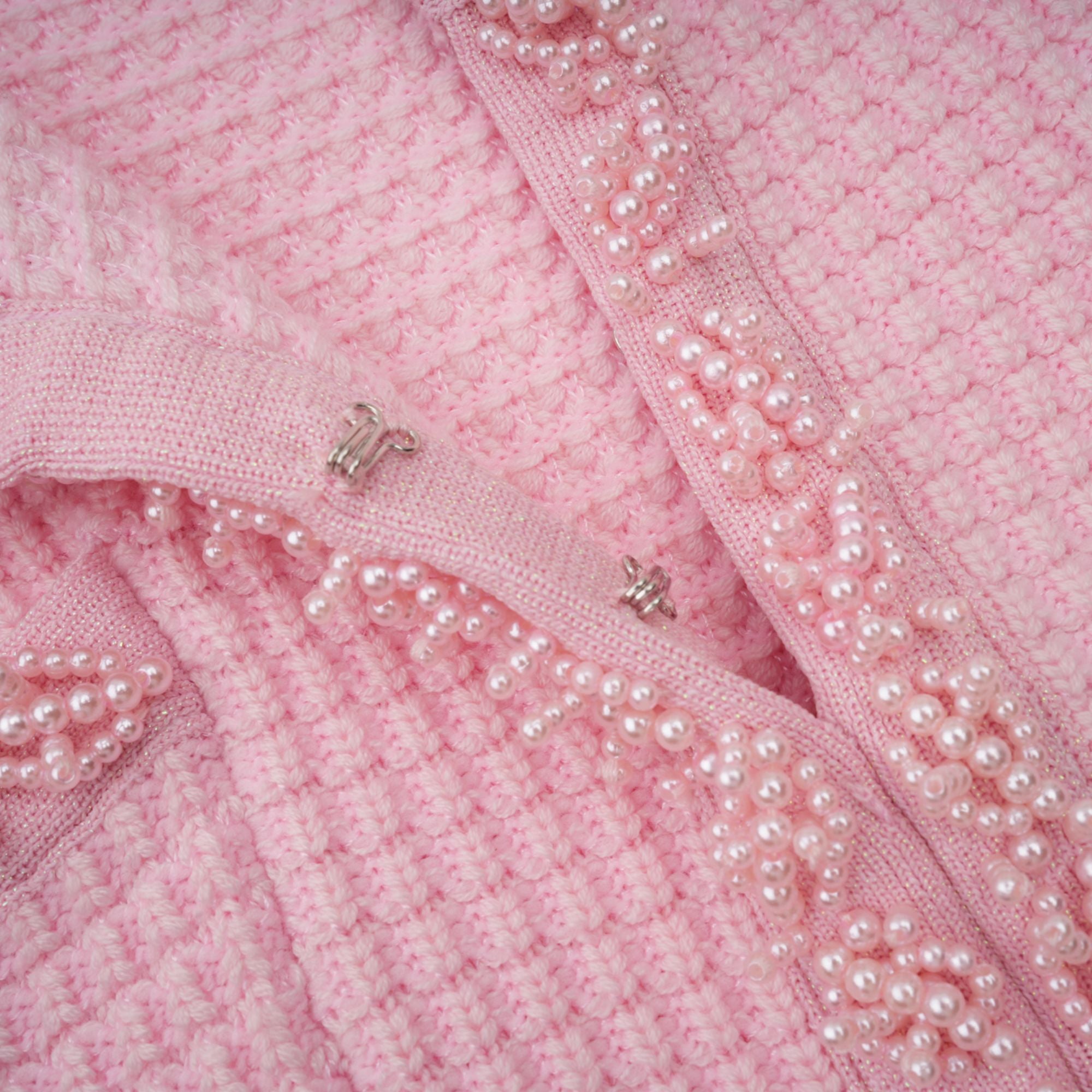 فستان يوجيني الوردي القصير المحبوك بالخرز