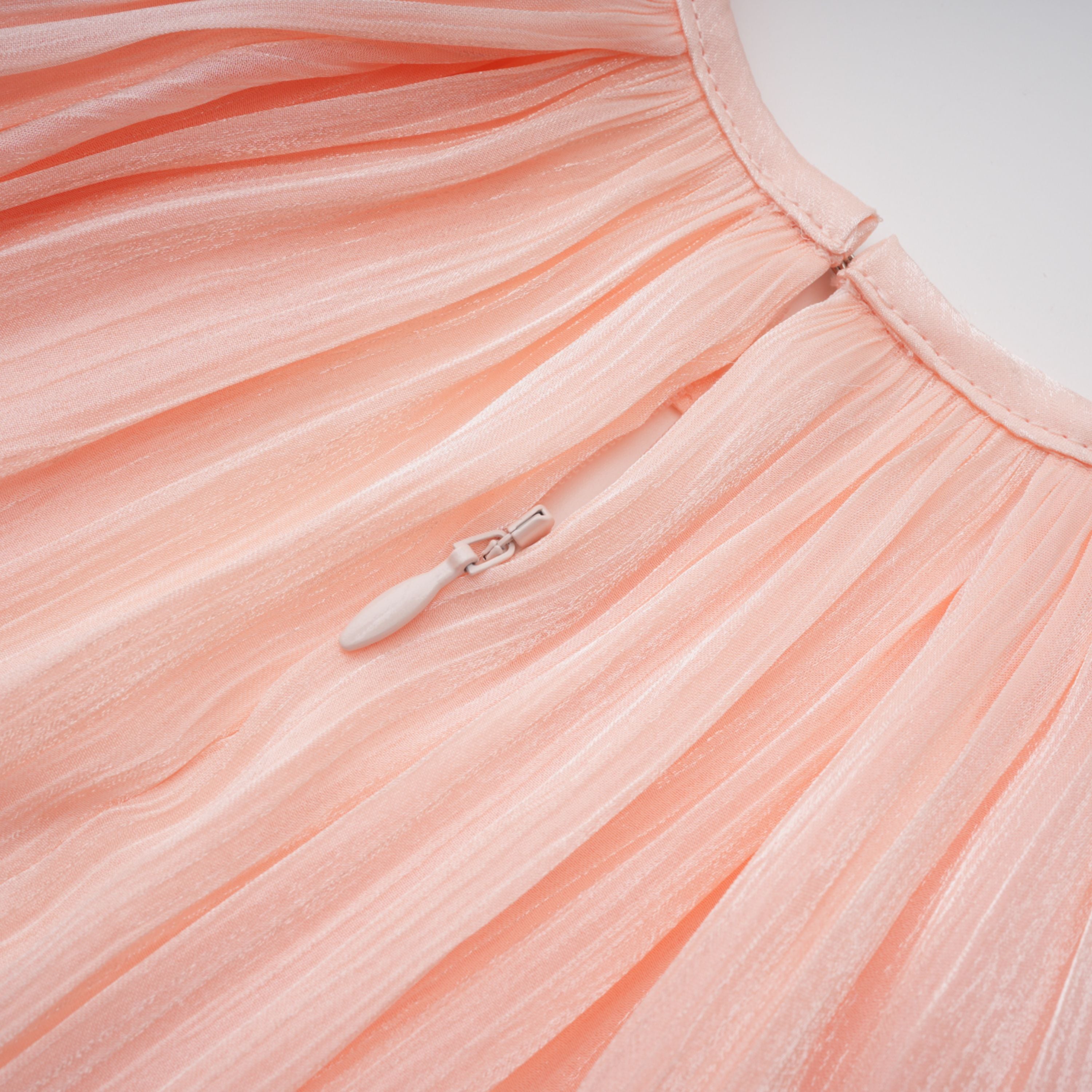 مجموعة بلوزة وتنورة ميلودي باللون الوردي اللامع