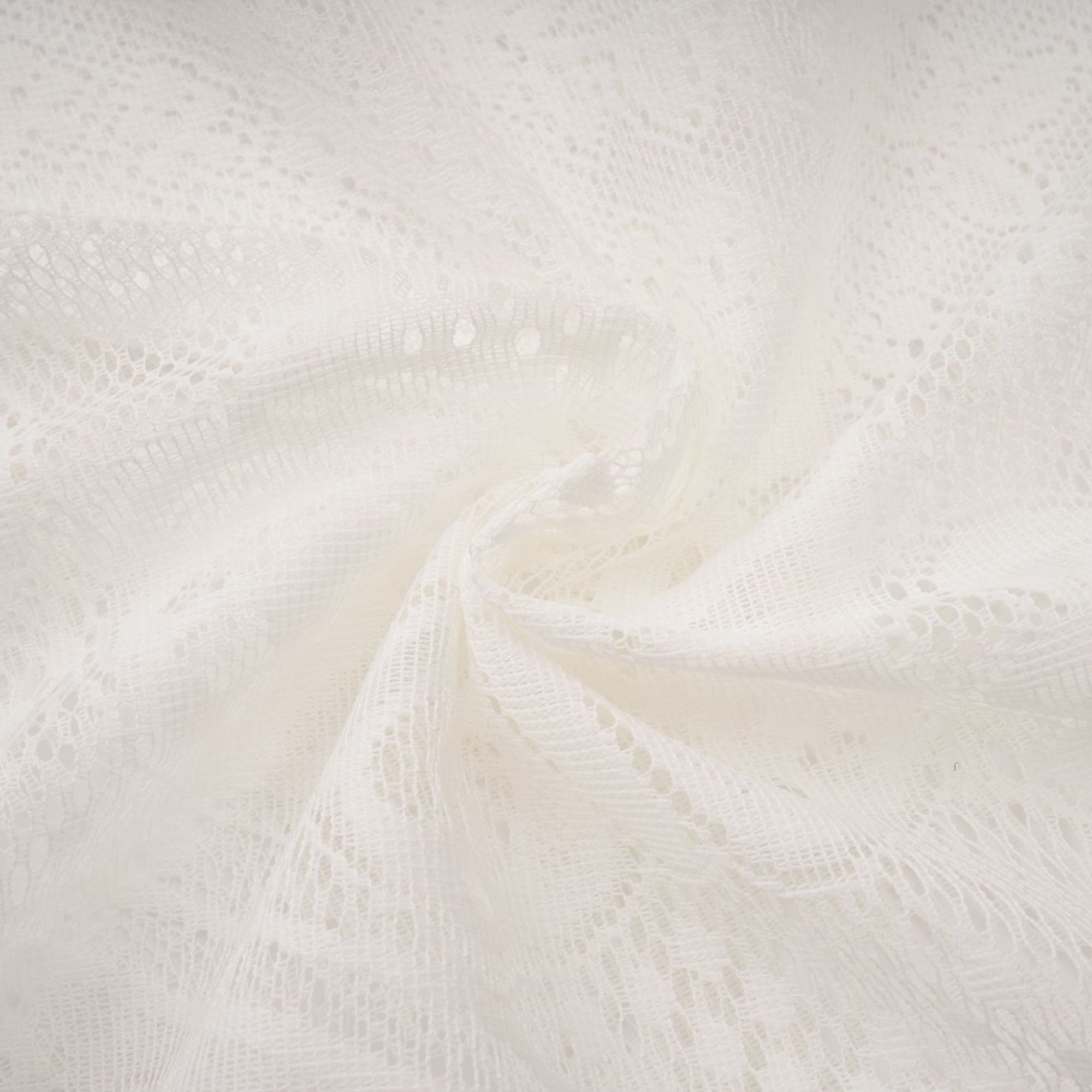 فستان فيبي متوسط الطول من قماش الجاكار الأبيض المزهر والدانتيل