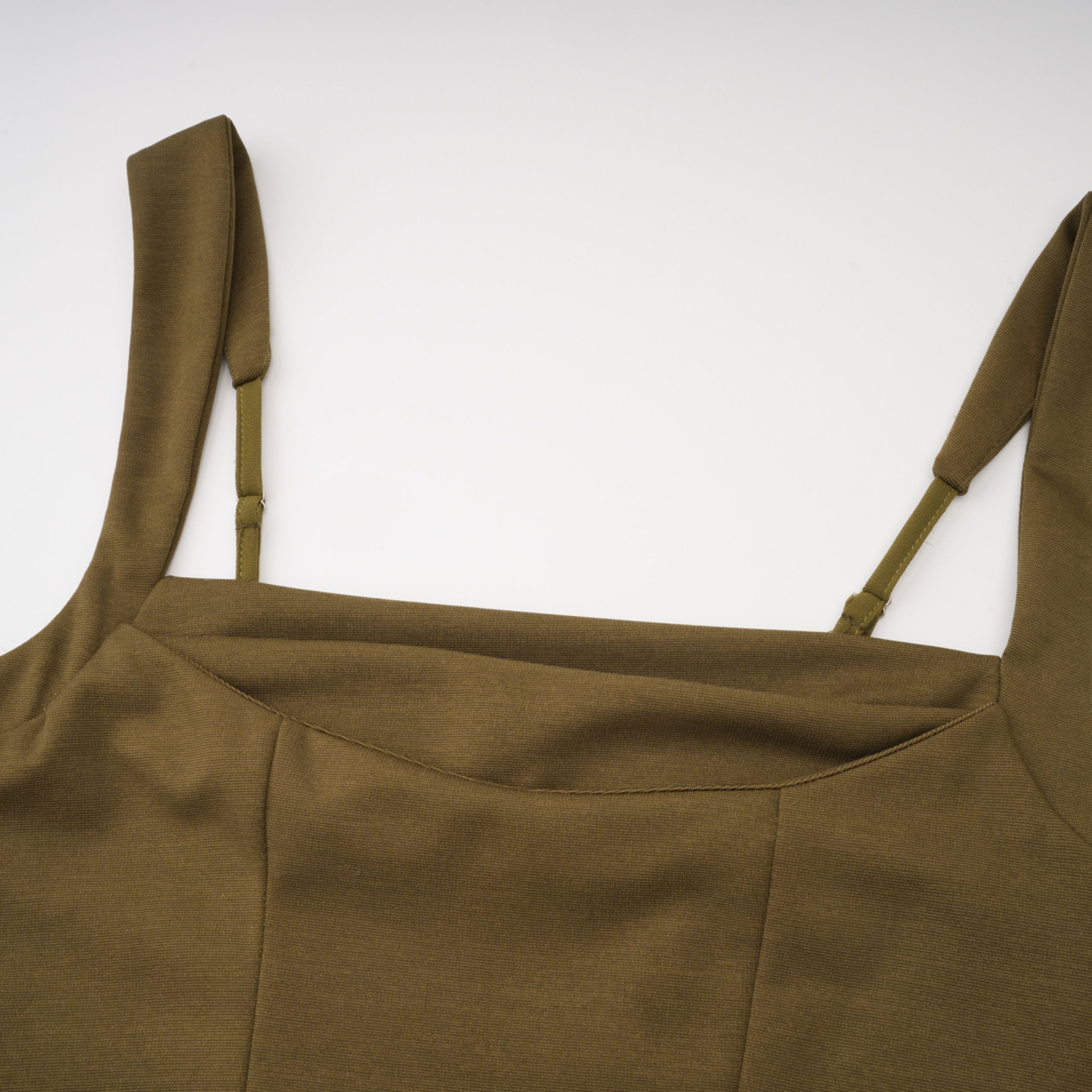 فستان ماكسي غير متماثل من سيدوني أترافيرنس (بدون قفازات)