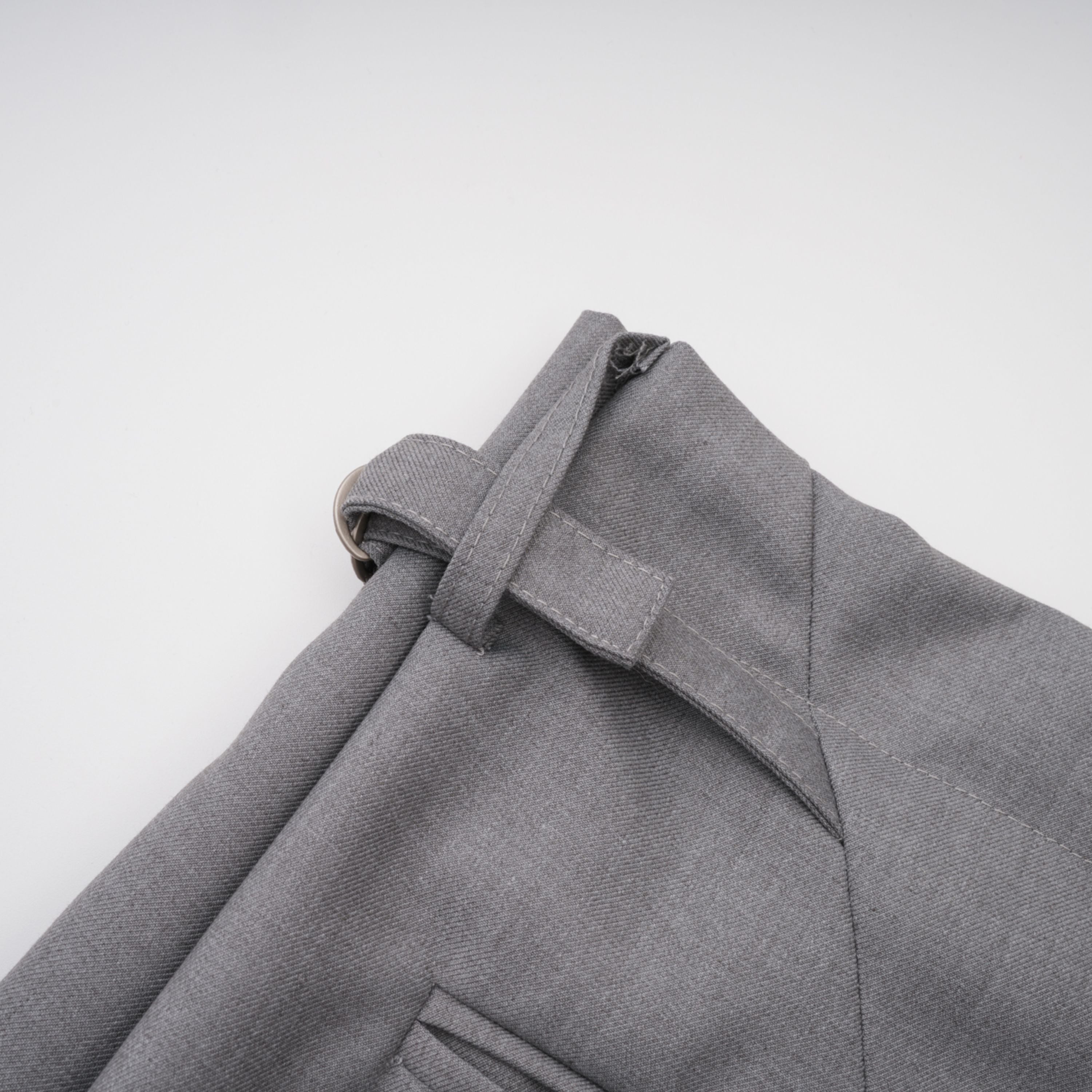 Cynthia Grey Asymmetrisches Set aus drapiertem Hemd und Hose