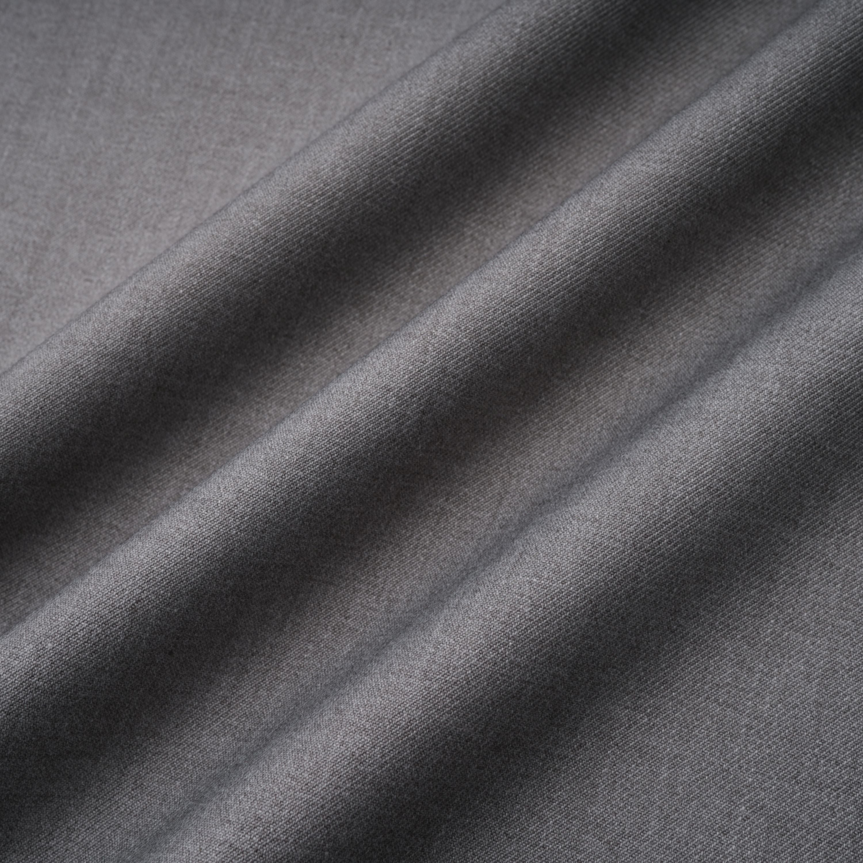 Cynthia Grey Asymmetrisches Set aus drapiertem Hemd und Hose