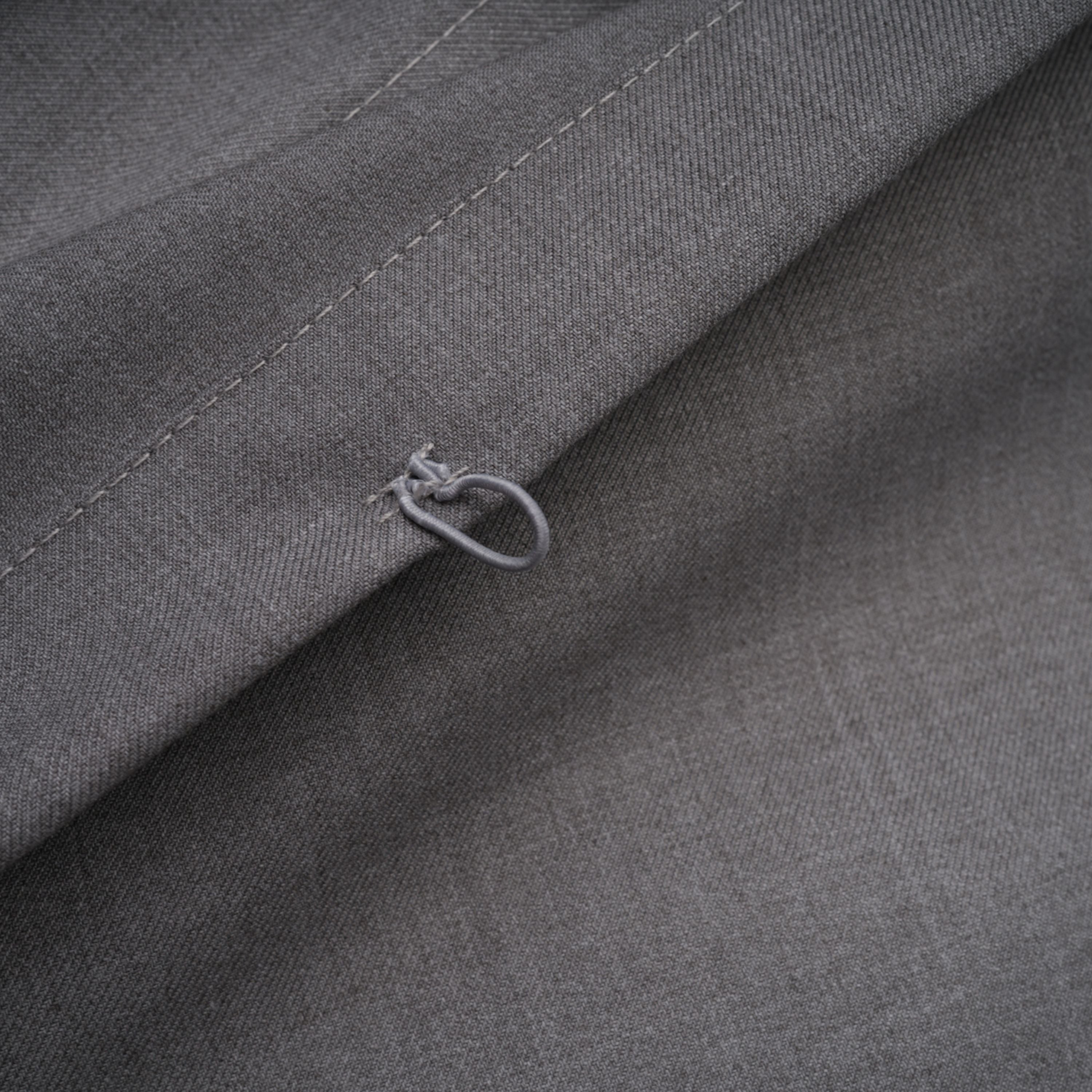 Cynthia Grey Asymmetrisches Set aus drapiertem Hemd und Hose