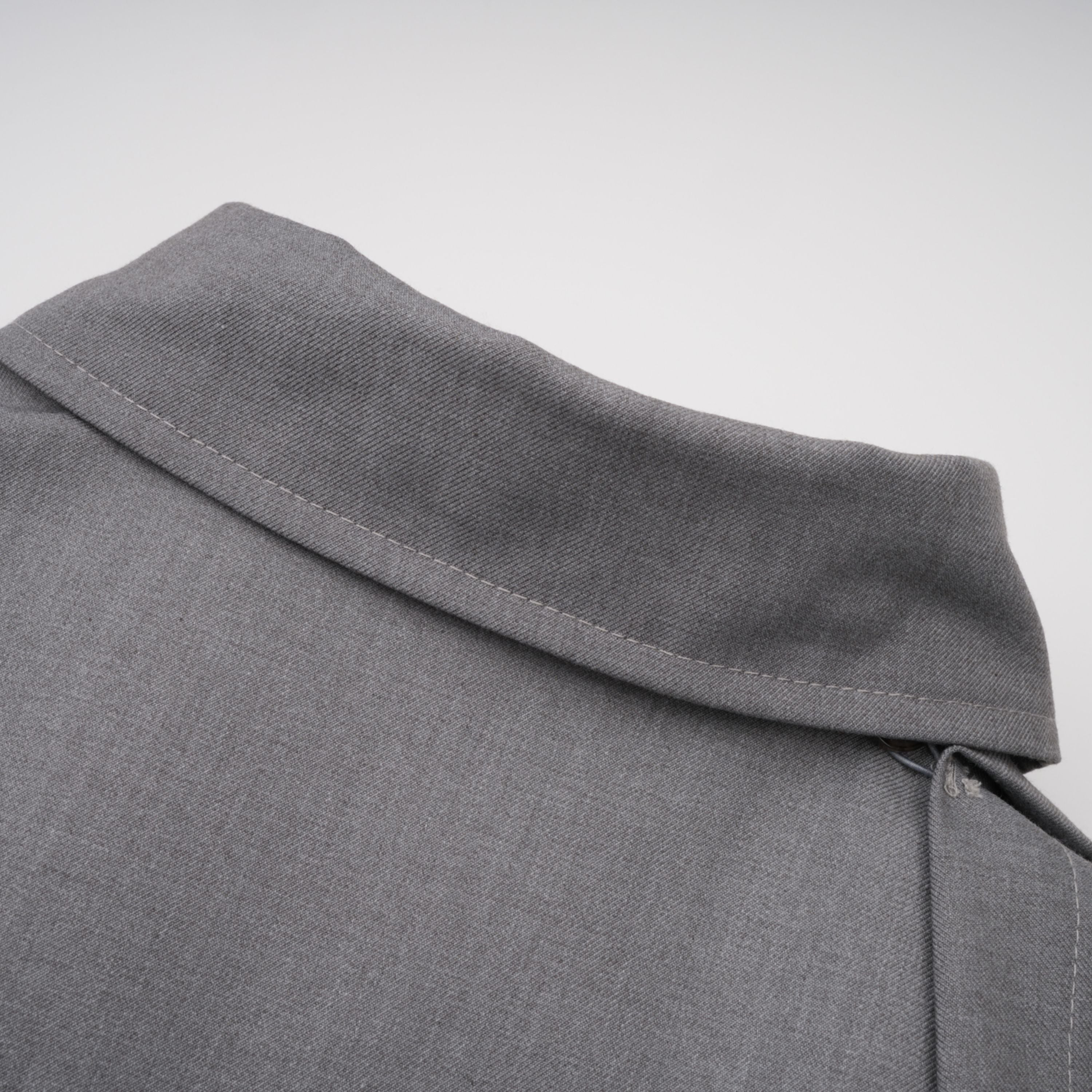 Cynthia Grey Asymmetrisches Set aus drapiertem Hemd und Hose