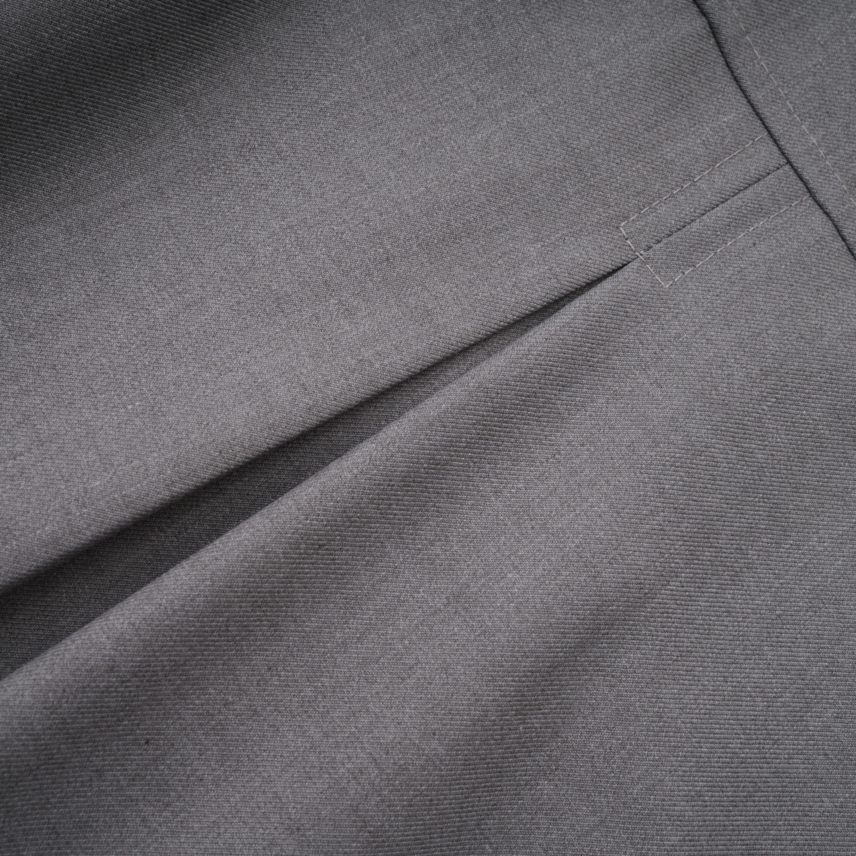 Cynthia Grey Asymmetrisches Set aus drapiertem Hemd und Hose