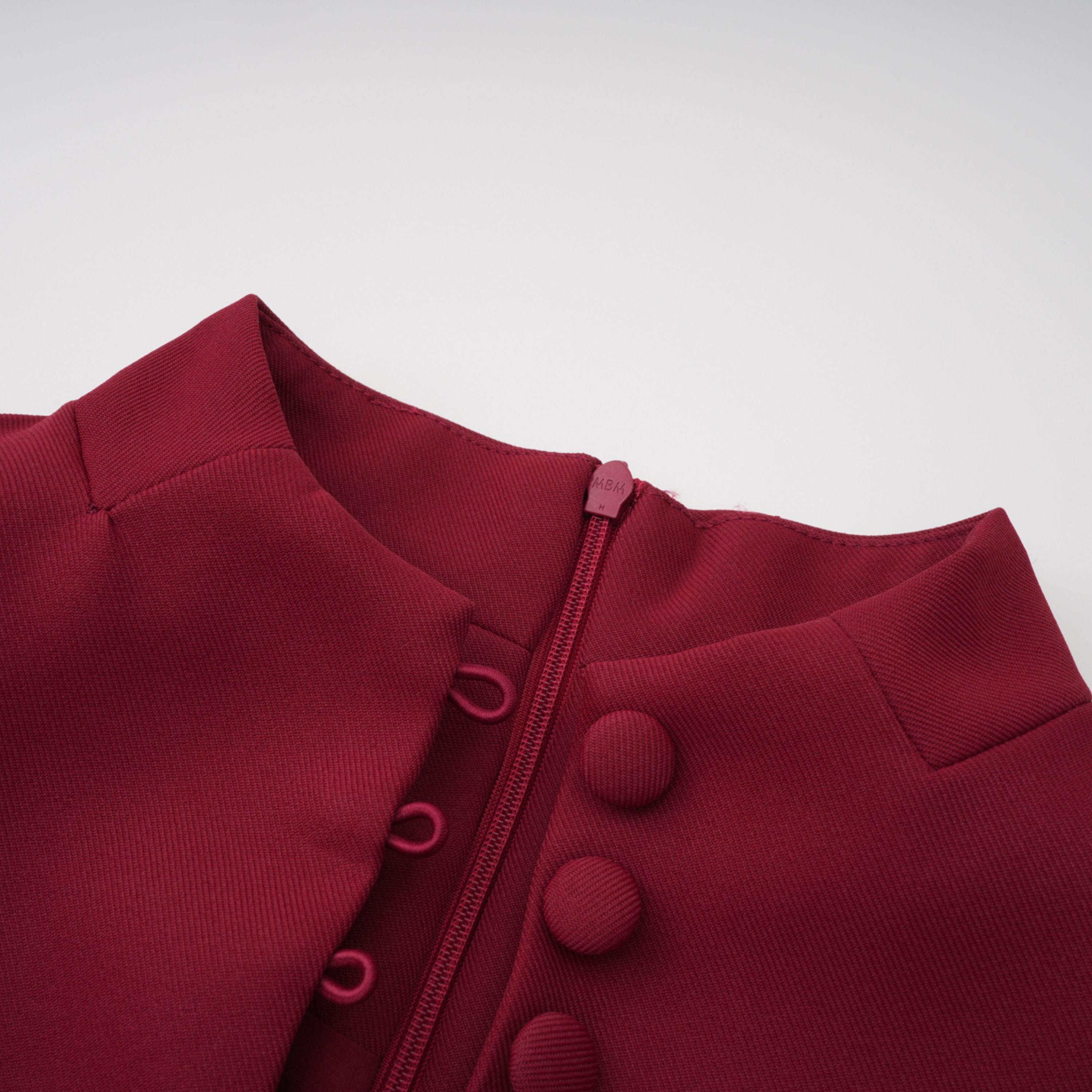 Valeria Burgunderrotes Minikleid mit Stehkragen und langen Ärmeln